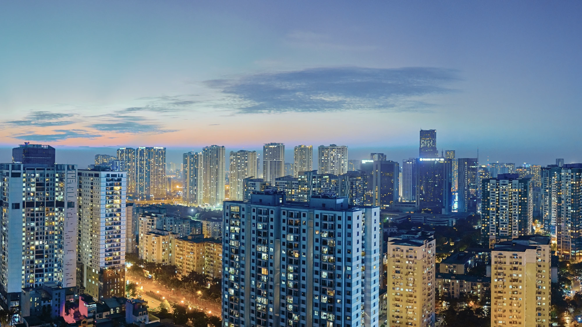 Các chủ đầu tư bất động sản đang dịch chuyển dòng vốn mở rộng phát triển dự án ra nhiều tỉnh thành. Ảnh: LONG KHANG chung-cu-ha-noi-nha-dat-can-ho4.png
