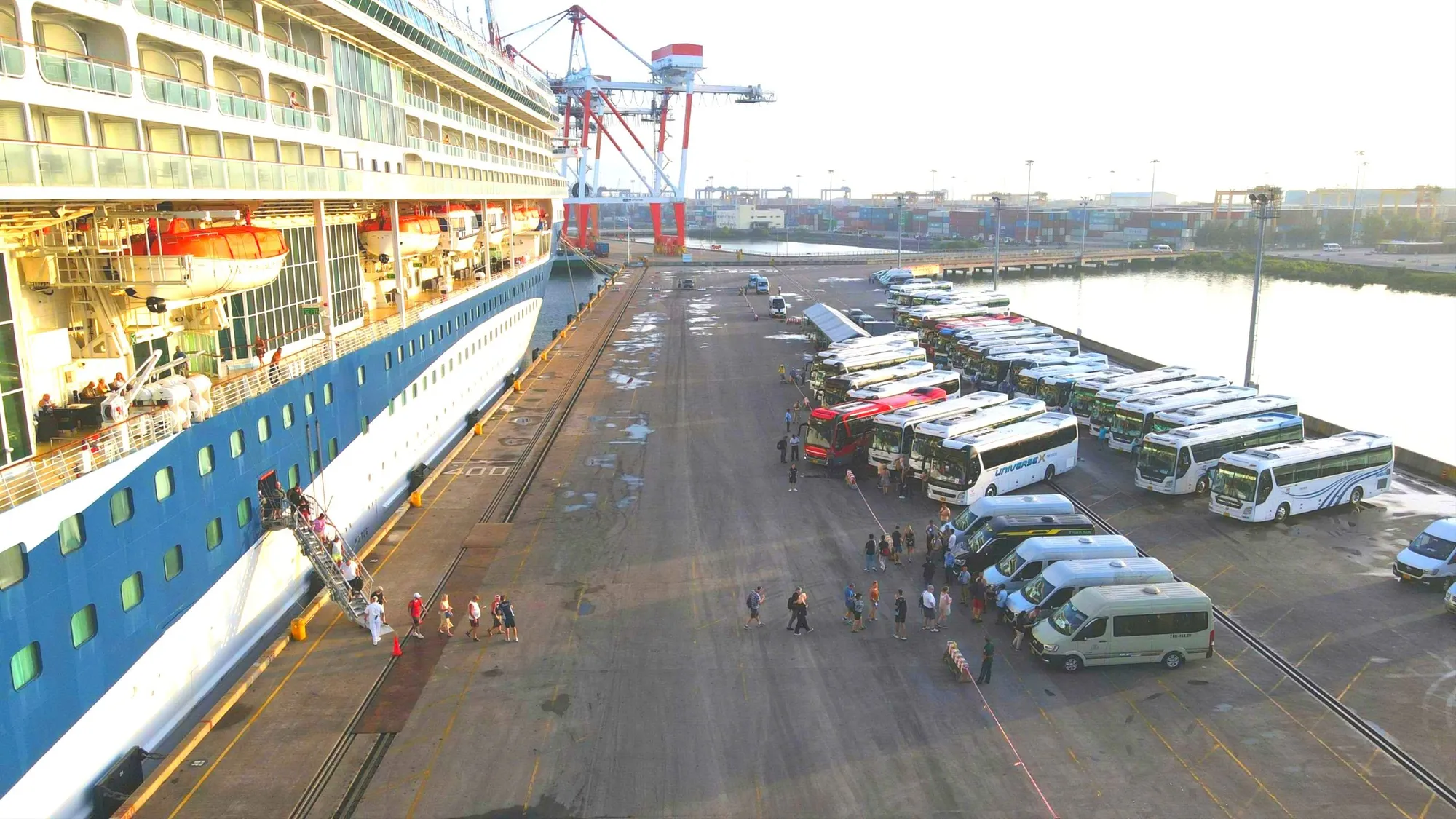 Quyền tự chủ và chính sách ưu đãi minh bạch được cho là vũ khí giúp thúc đẩy mô hình FTZ. Ảnh trong bài: Cụm cảng Cái Mép - Thị Vải. Ảnh: KHÁNH NAM khu thương mại tự do