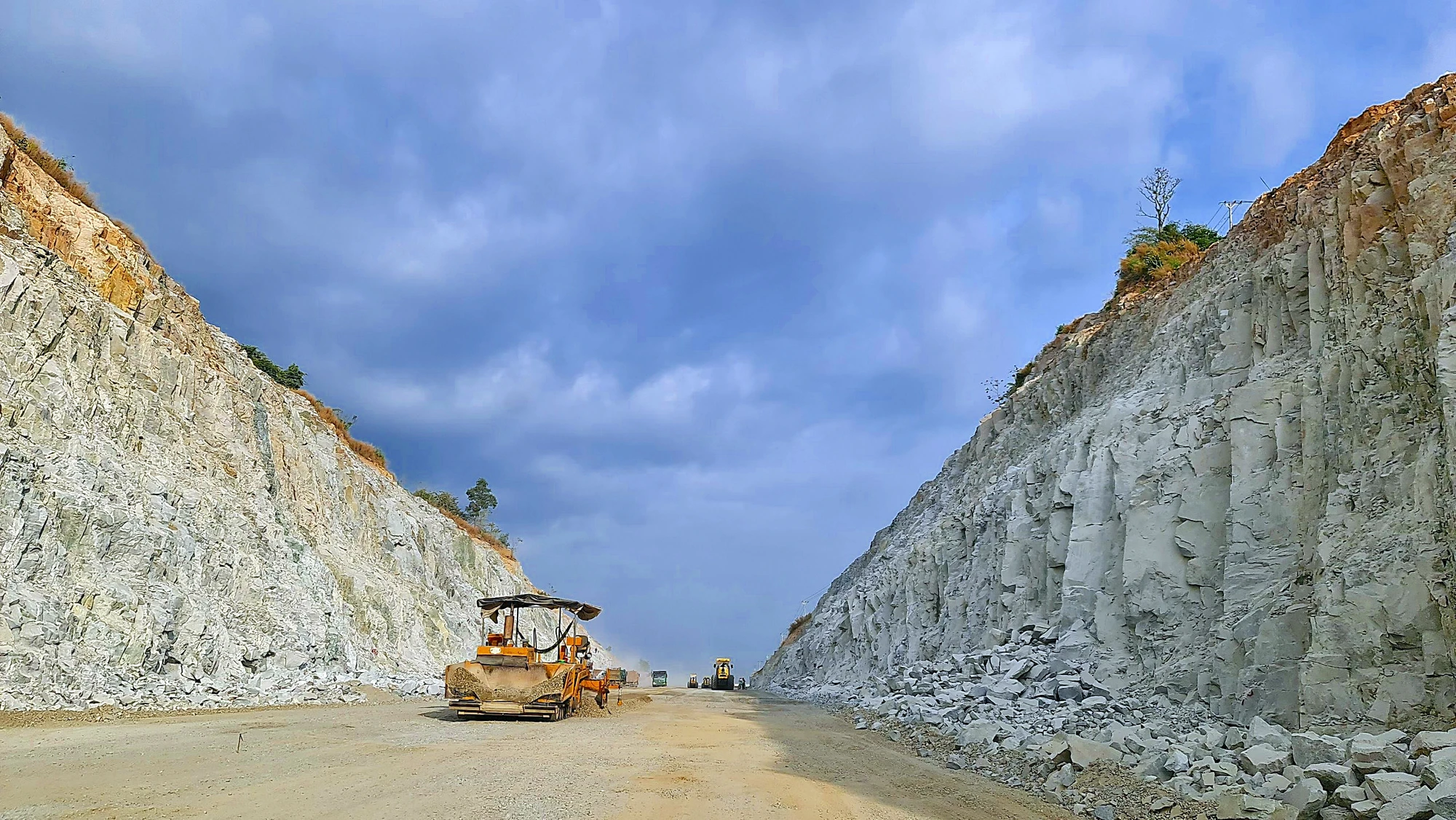Cao tốc Phan Thiết-Dầu Giây đang thi công qua địa bàn Bình Thuận.