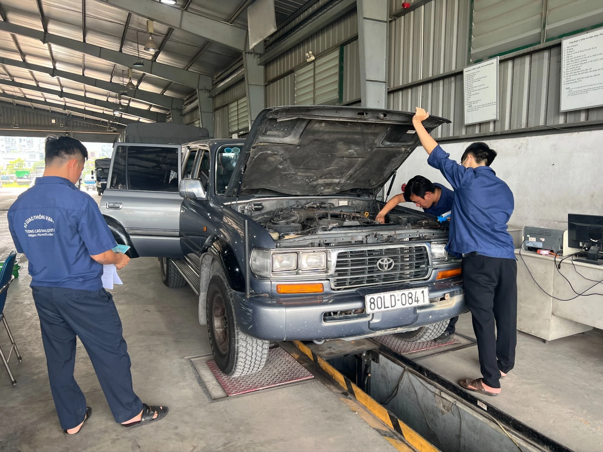 Chủ xe đến kiểm định chỉ mất thời gian khoảng 1-2 tiếng. Ảnh: TN Chủ xe đến kiểm định chỉ mất thời gian khoảng 1-2 tiếng.
