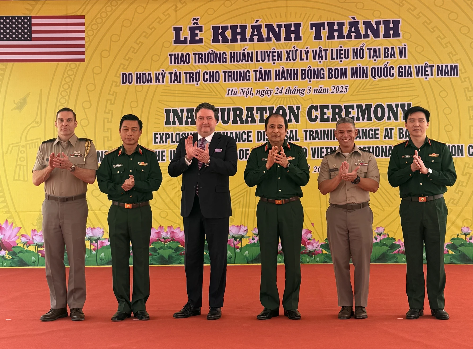 Lễ khánh thành “Thao trường huấn luyện xử lý vật liệu nổ” tại huyện Ba Vì, TP Hà Nội do Văn phòng Hợp tác Quốc phòng, Đại sứ quán Hoa Kỳ tại Việt Nam (ODC) viện trợ cho Trung tâm Hành động bom mìn quốc gia Việt Nam (VNMAC). Ảnh: BCCB Ra-pha-bom-min-vat-lieu-no-sau-chien-tranh-Cuoc-chien-trong-long-dat-2.jpg