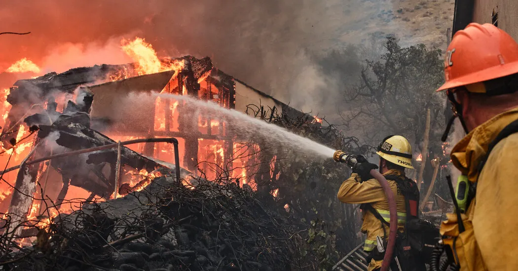 Cháy rừng ở bang California (Mỹ) hồi tháng 1. Ảnh: THE NEW YORK TIMES Muốn hành động về khí hậu, cần có tiền