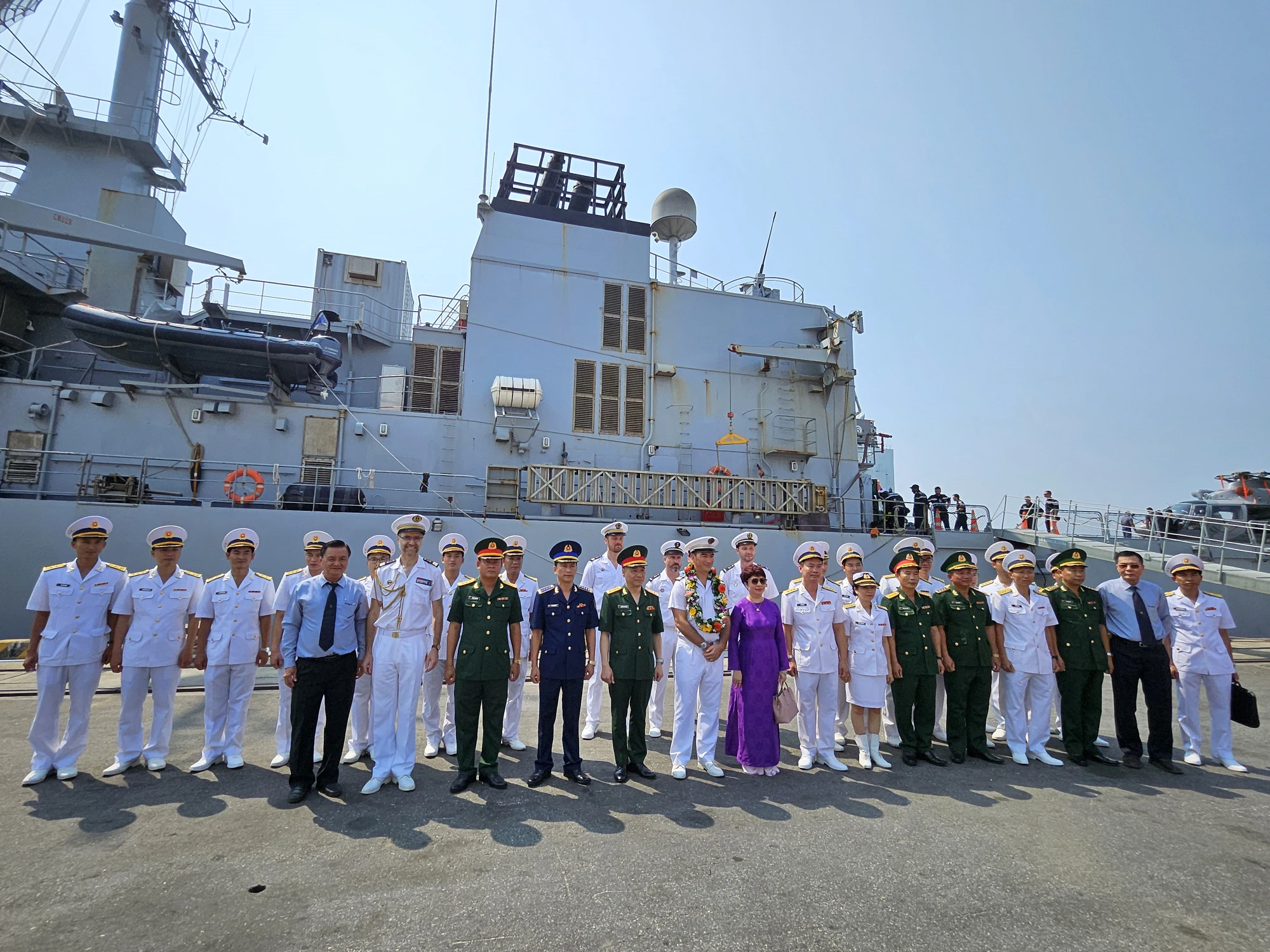 tau-tuan-duong-cua-hai-quan-phap-da-nang-1.jpg