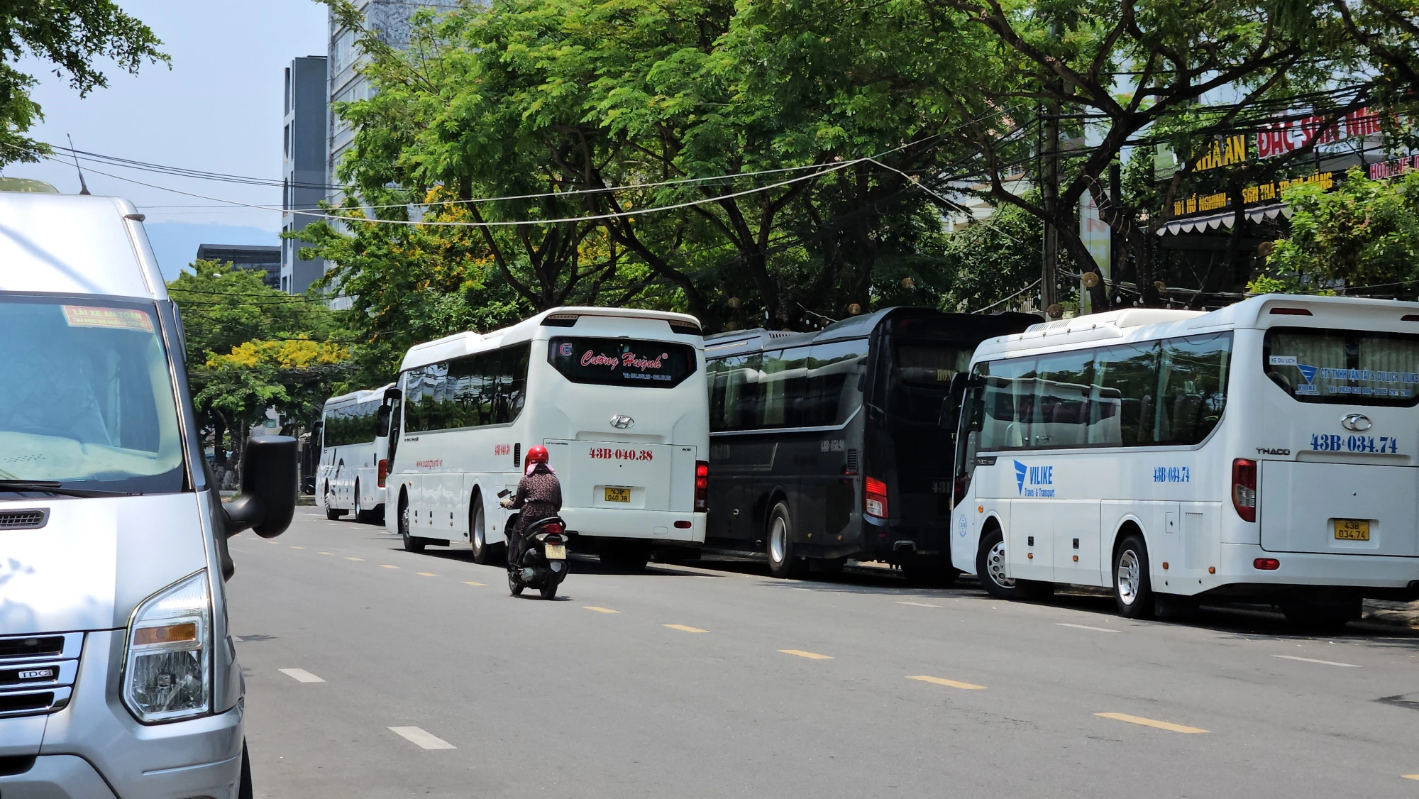 xe-du-lich-don-tra-khach-da-nang-1.jpg