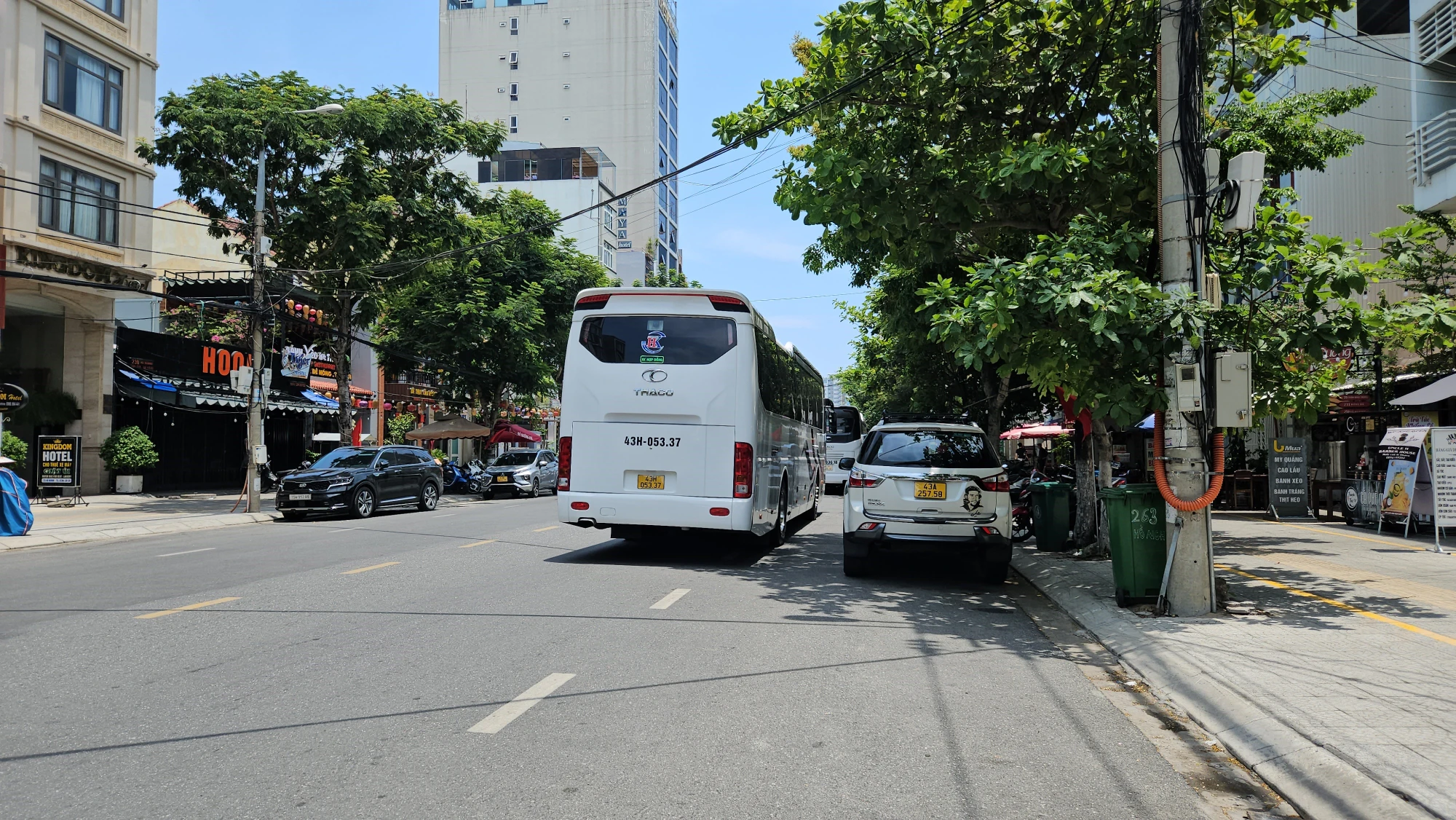 xe-du-lich-don-tra-khach-da-nang-4.jpg