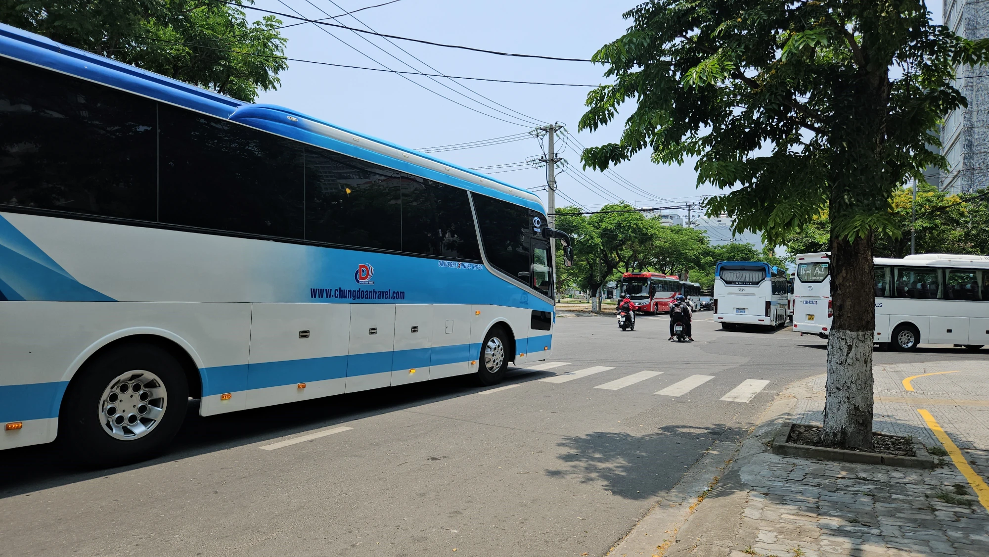 xe-du-lich-don-tra-khach-da-nang-6.jpg