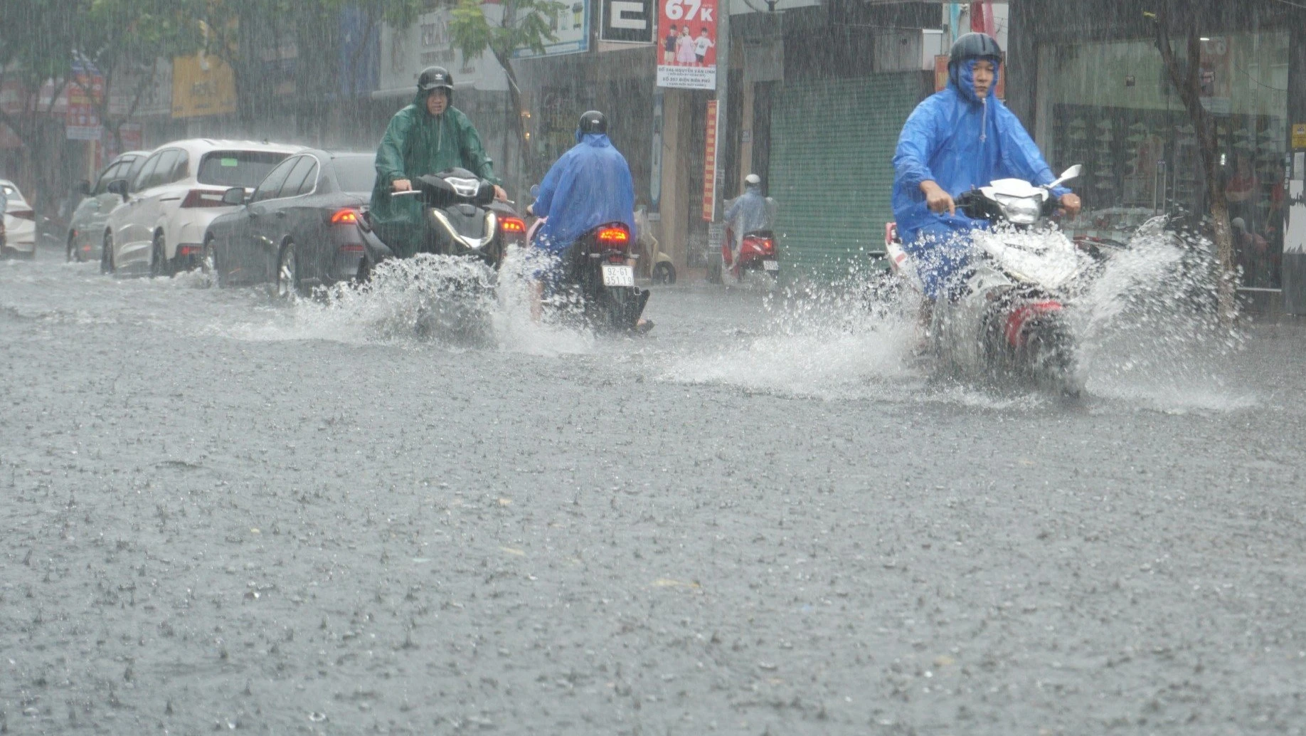 ngap-nhieu-tuyen-duong-o-da-nang-4.jpg