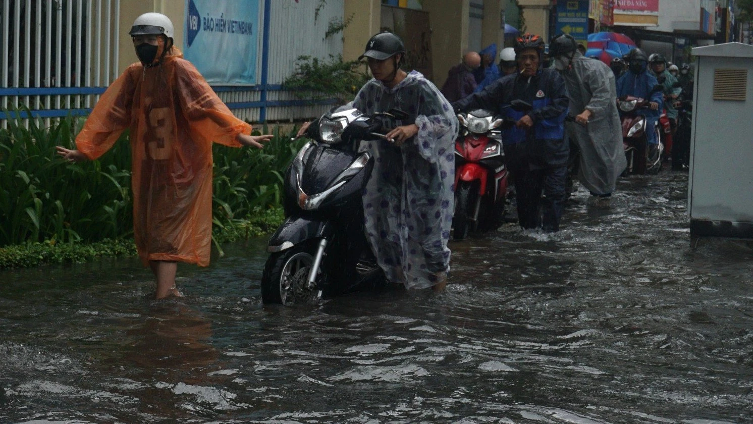 ngap-nhieu-tuyen-duong-o-da-nang-6.jpg
