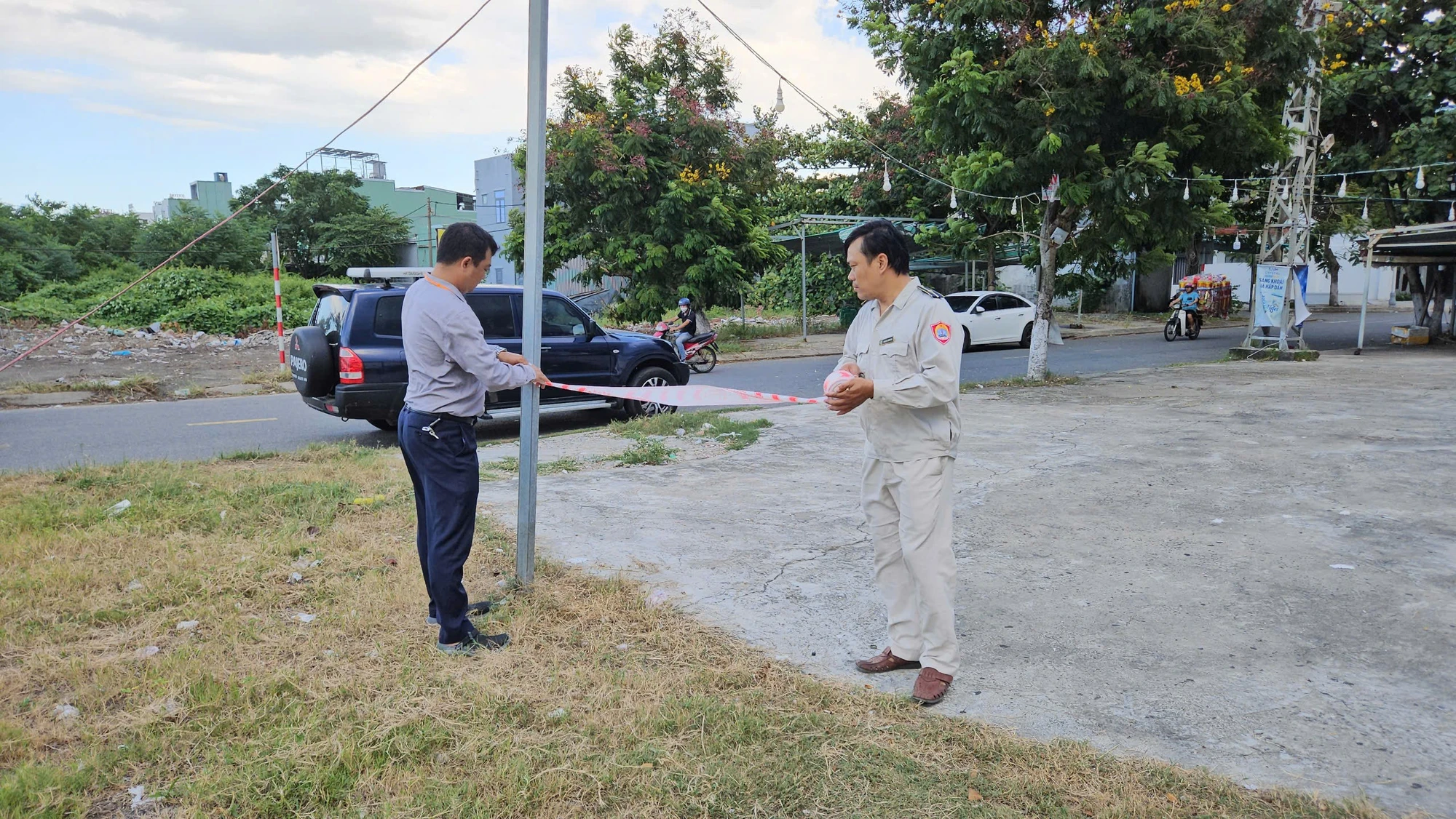 quan-nhau-lan-chiem-dat-cong-da-nang-2.jpg
