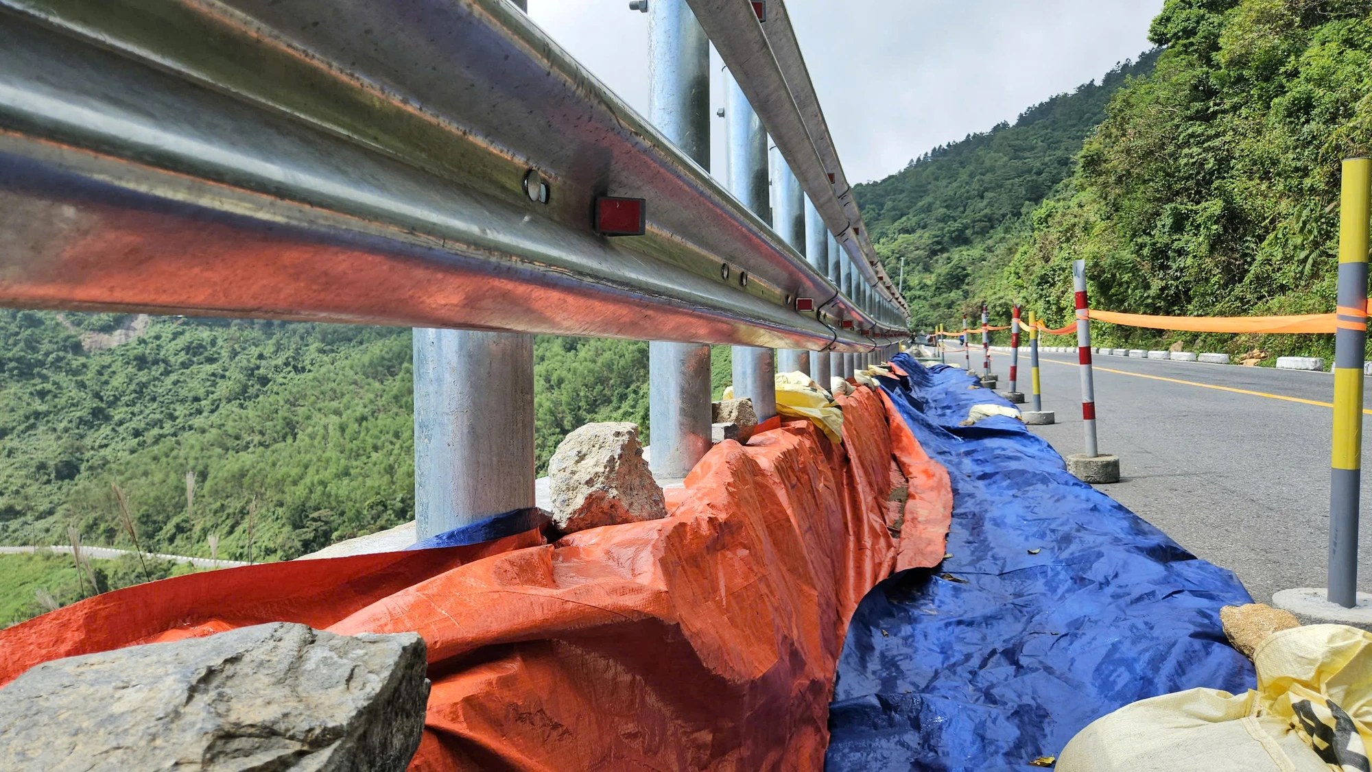 deo-hai-van-da-nang-sat-lo-1.jpg
