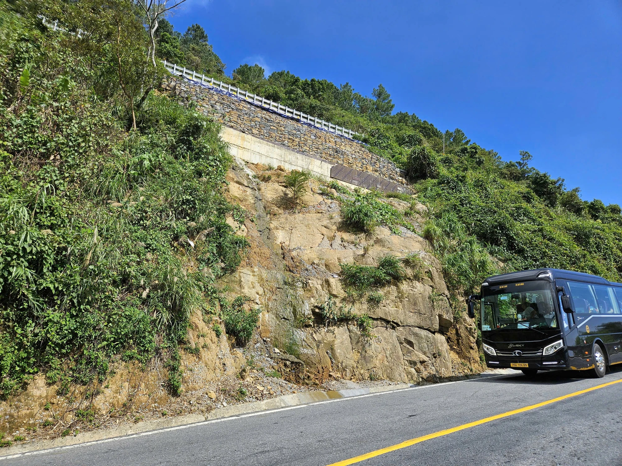 deo-hai-van-da-nang-sat-lo-3.jpg