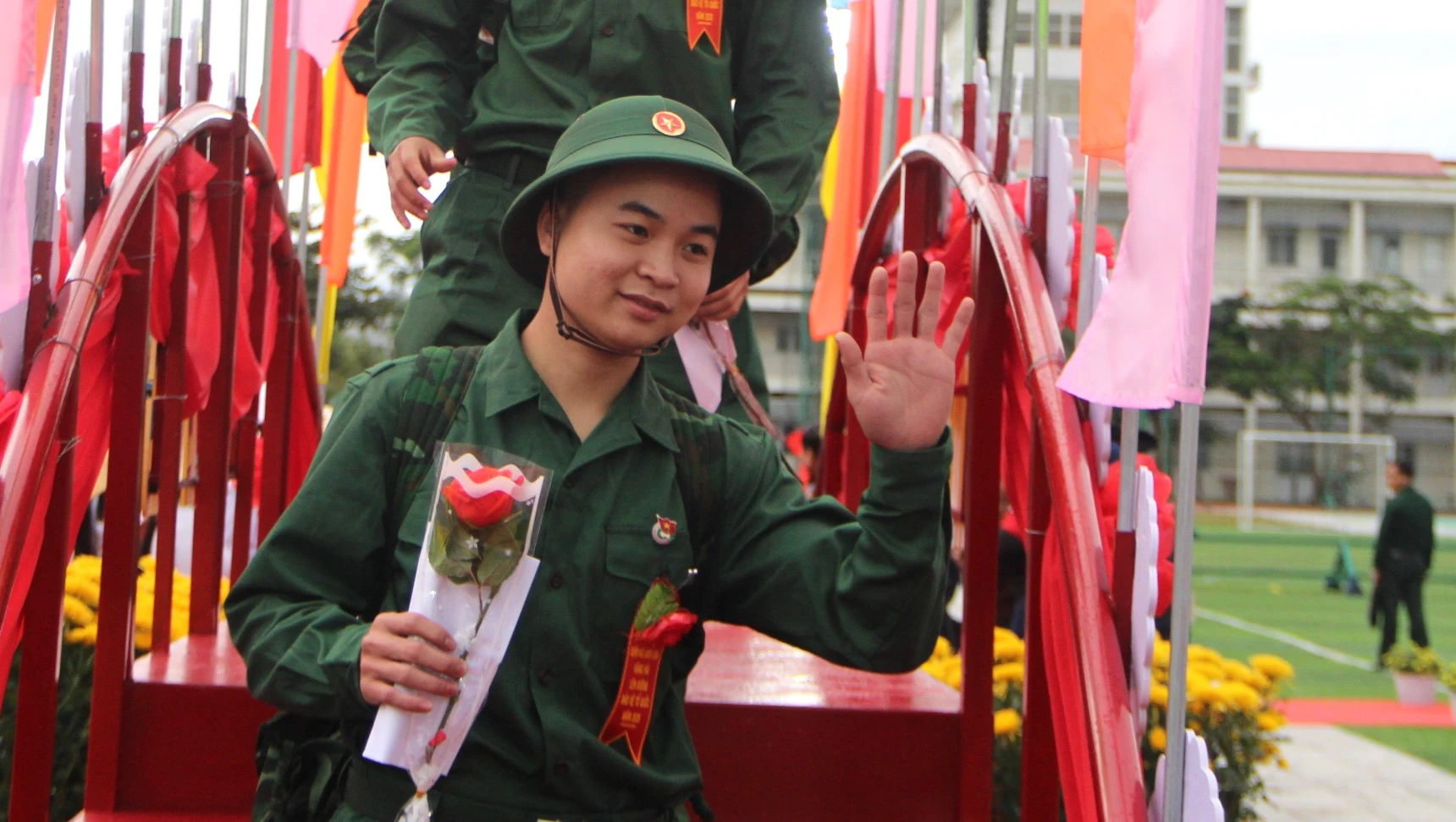 tan-binh-len-duong-nhap-ngu-da-nang-2.JPG