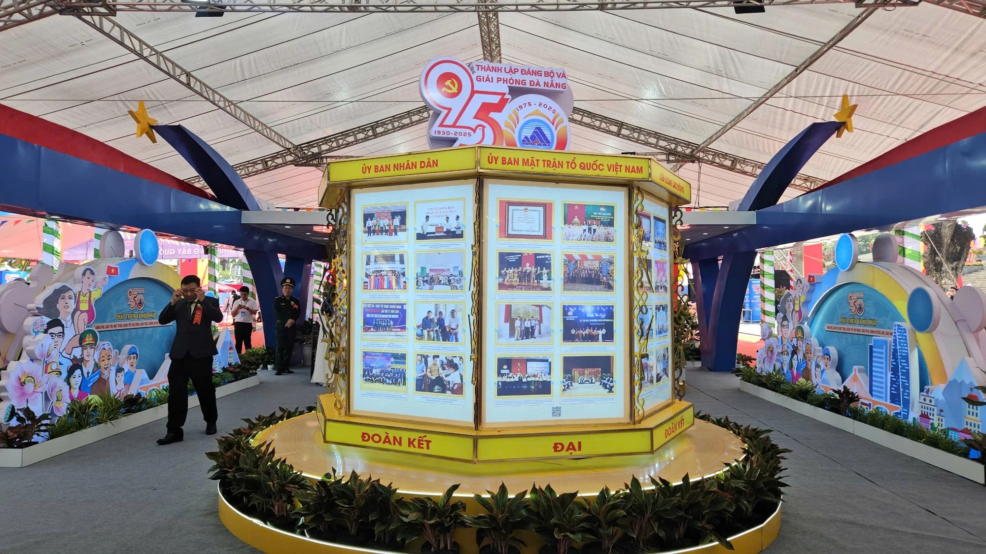 trien-lam-lon-nhat-tu-truoc-den-nay-tai-da-nang-2.jpg