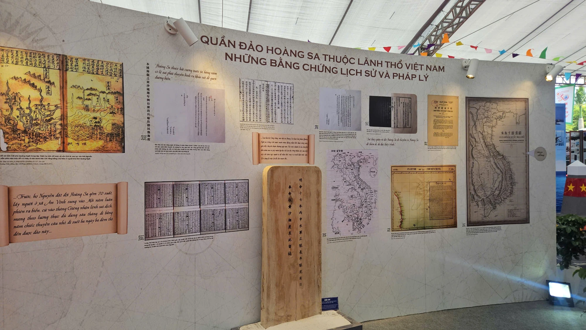 trien-lam-lon-nhat-tu-truoc-den-nay-tai-da-nang-3.jpg
