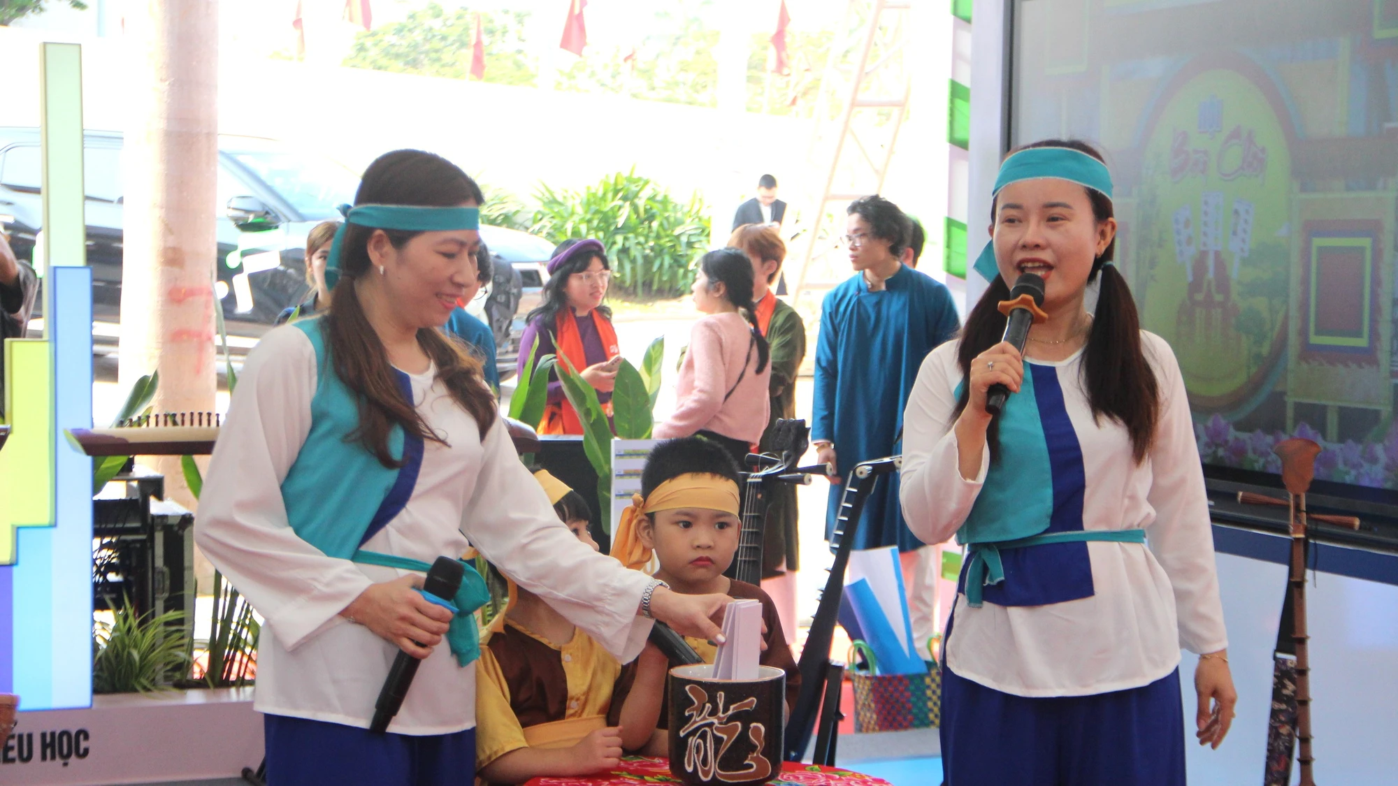 trien-lam-lon-nhat-tu-truoc-den-nay-tai-da-nang-9.jpg
