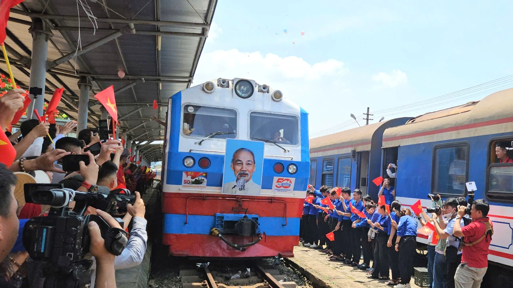 doan-tau-thong-nhat-1.jpg