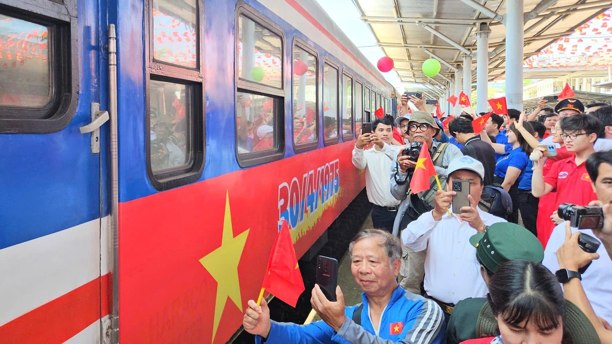 doan-tau-thong-nhat-2.jpg