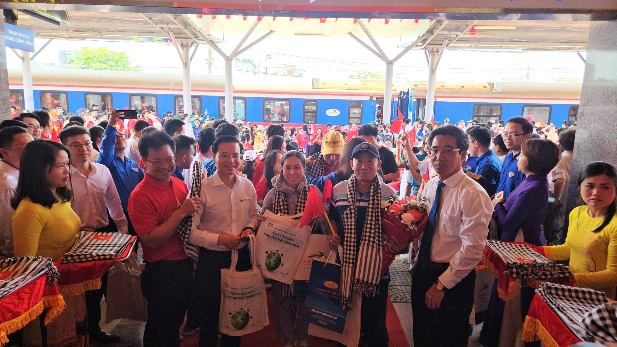 doan-tau-thong-nhat-8.jpg