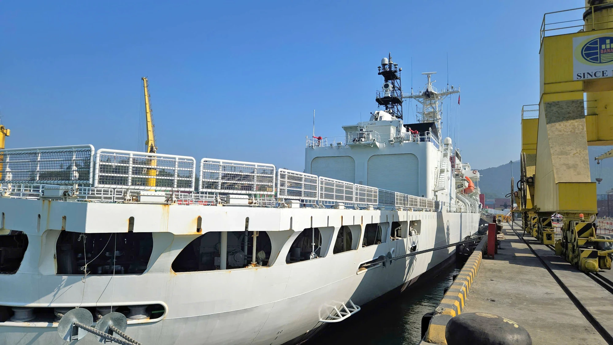 tau-tuan-tra-5.jpg