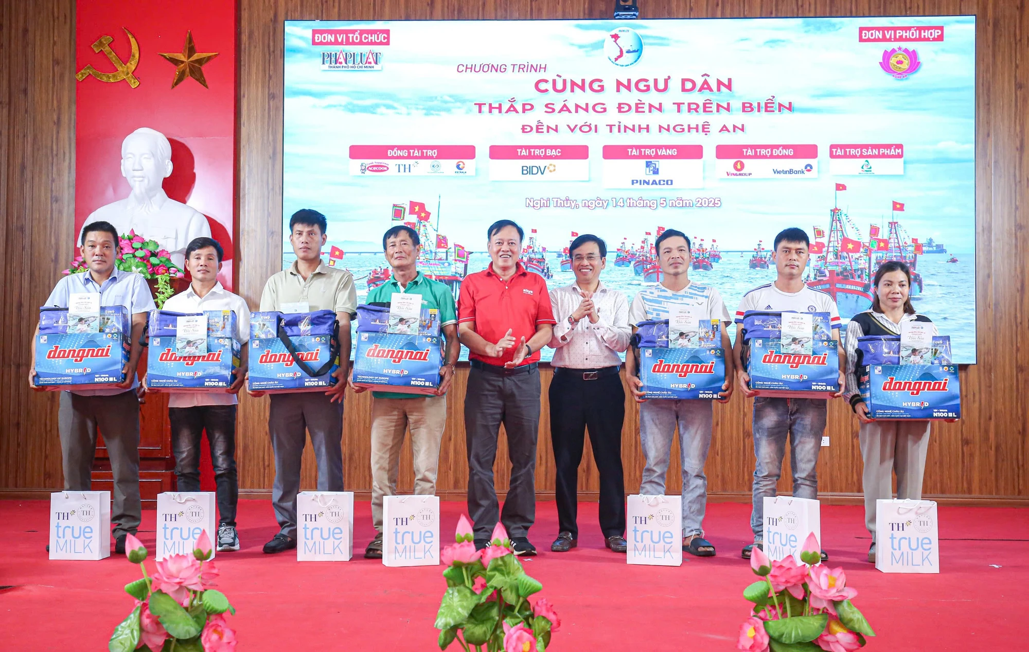 cùng ngư dân 2.jpg