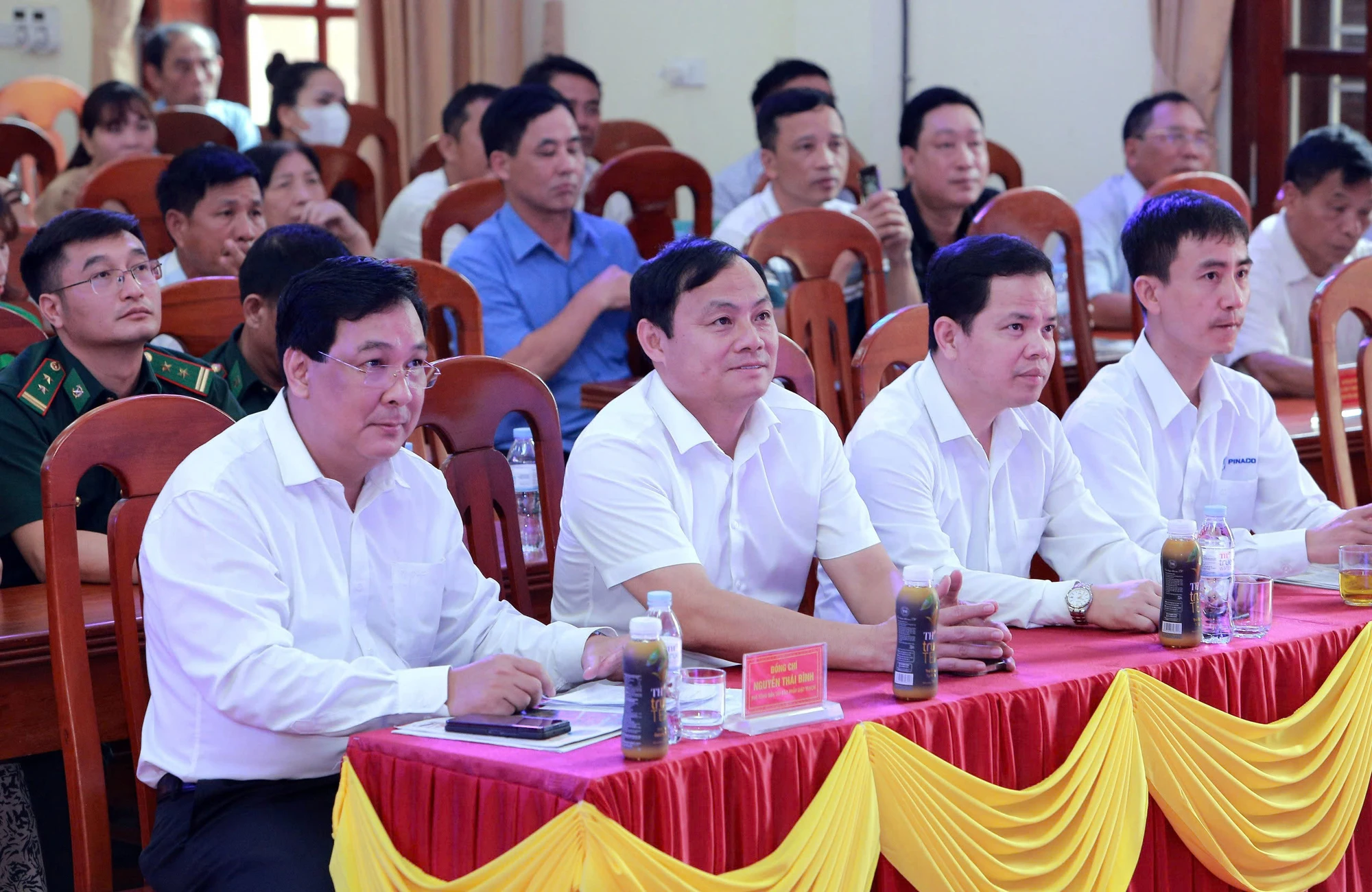 cùng ngư dân thắp sáng đèn trên biển 8.jpg