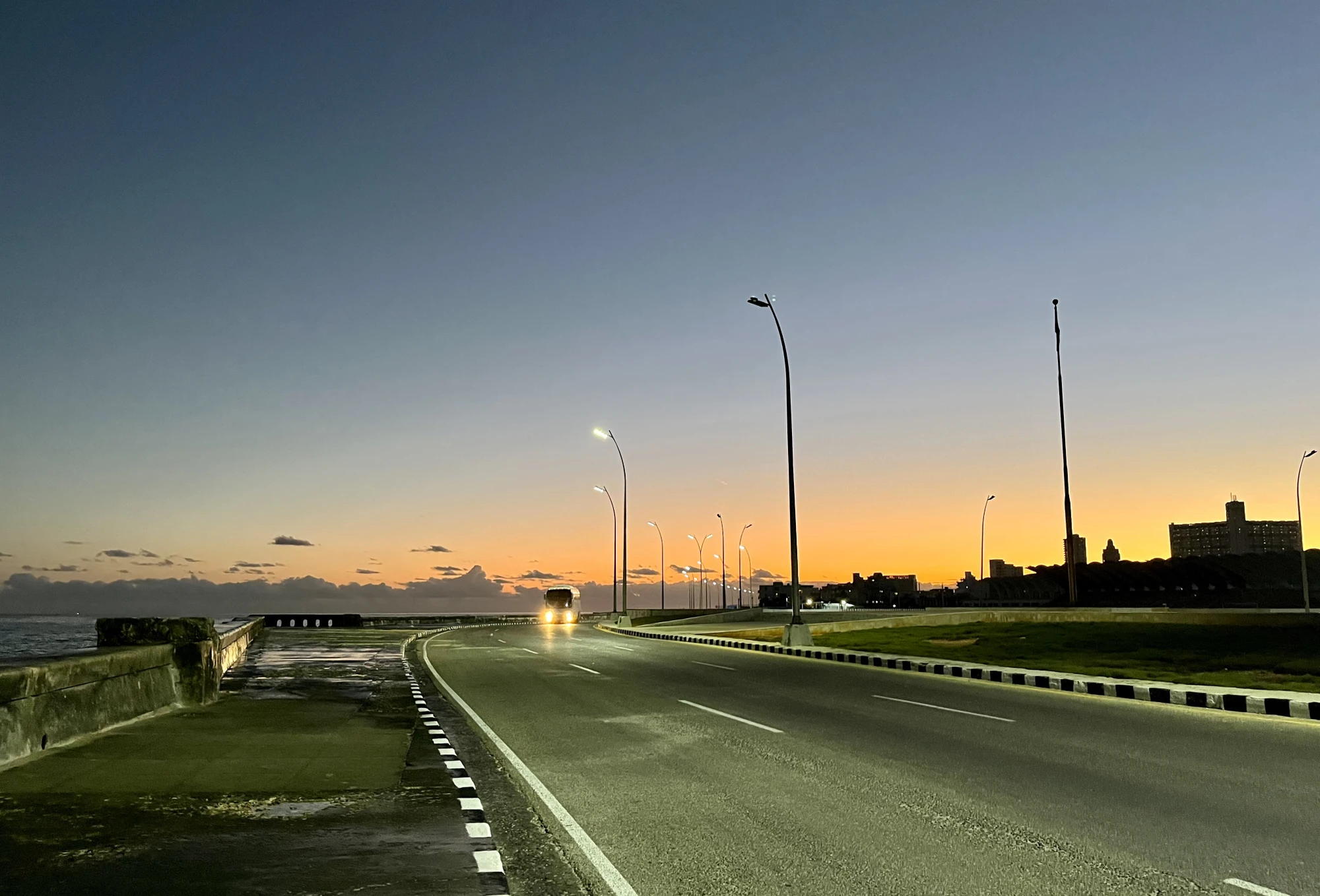 malecon có hoàng hôn.jpg