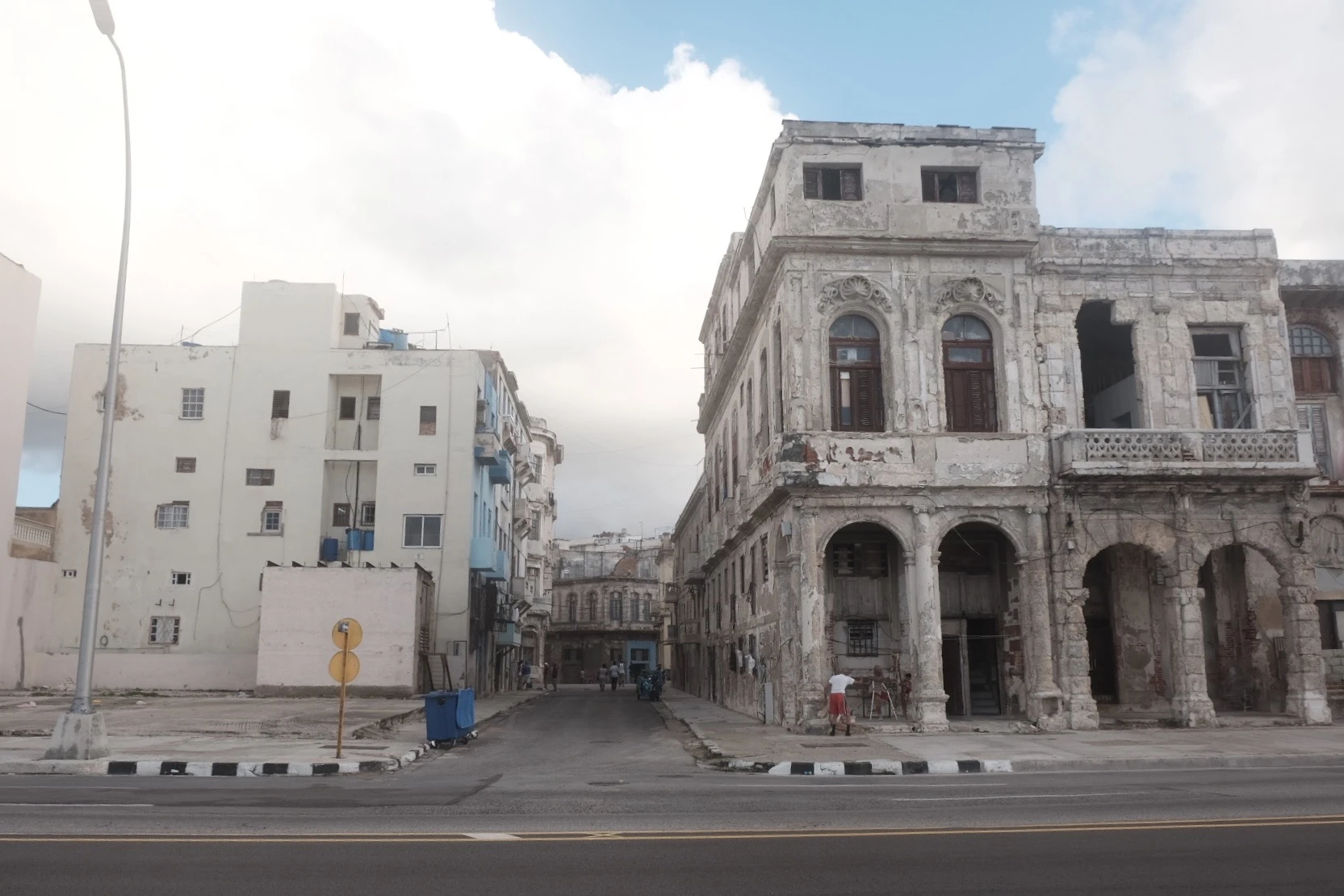 nhà sập sệ.jpg