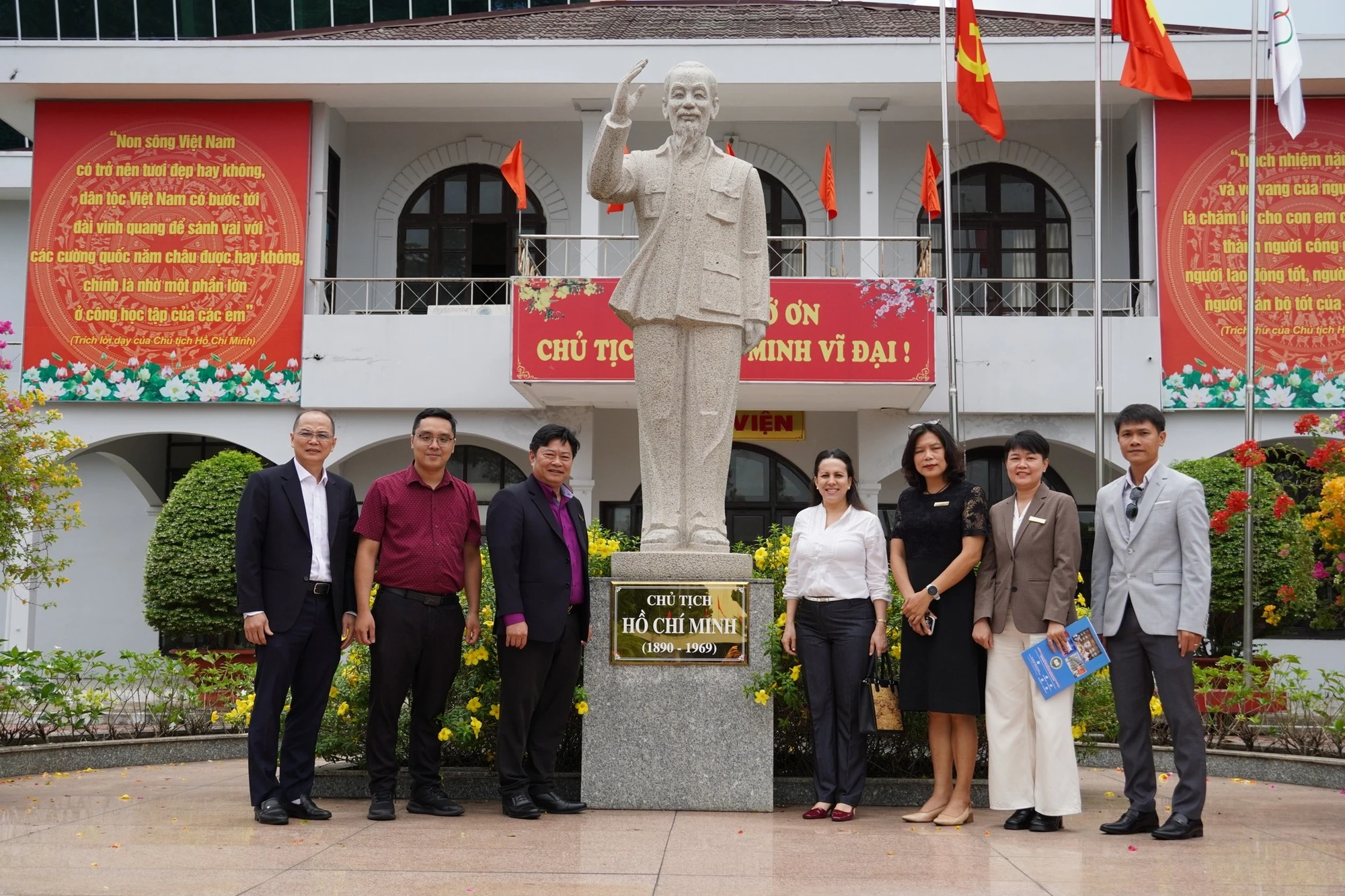 Tổng Lãnh sự Cuba tại TP.HCM: 'Fidel dạy chúng tôi yêu và trân trọng Việt Nam'