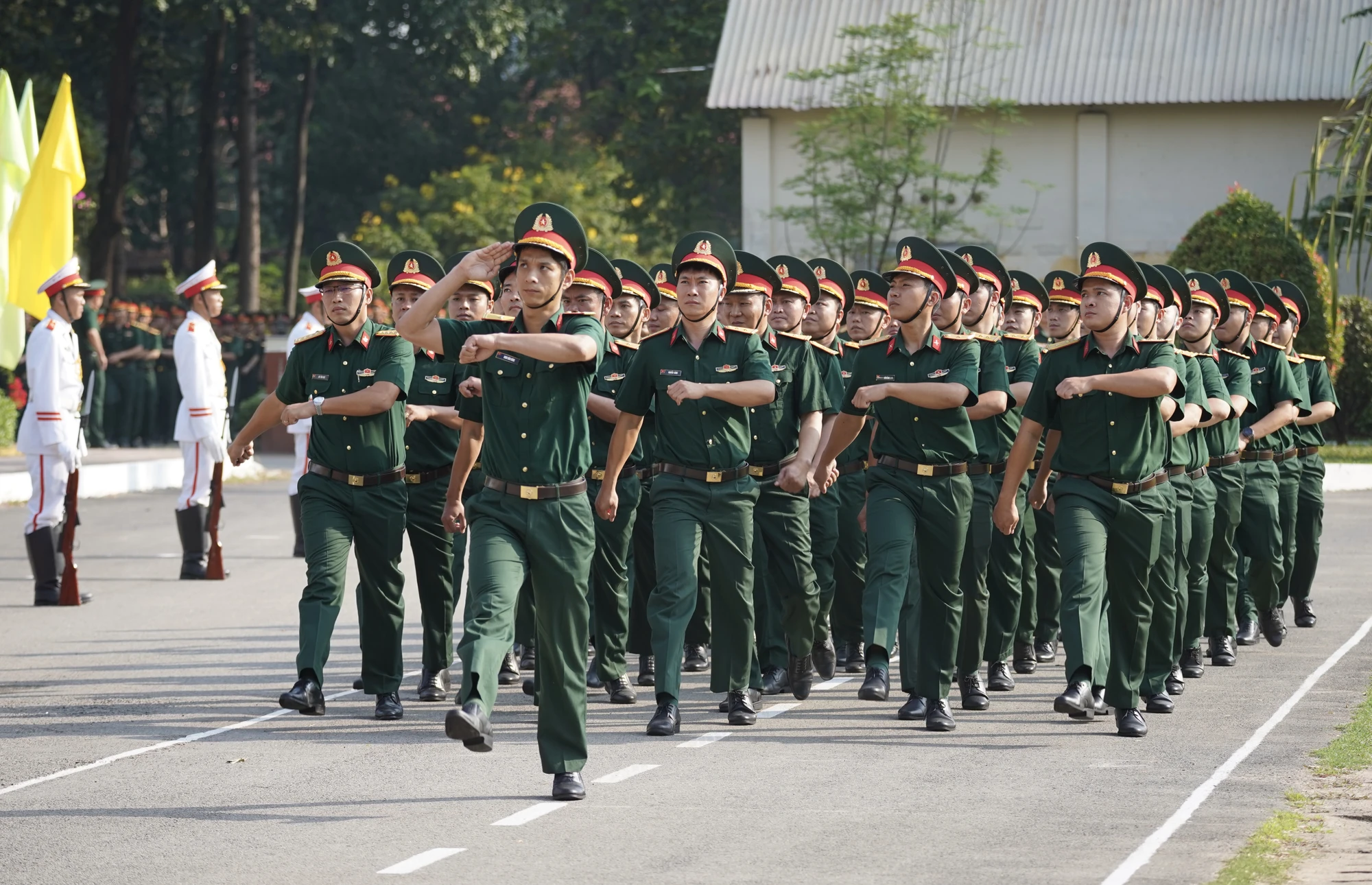 Cán bộ, chiến sĩ khối cơ quan Quân khu 7 ra quân huấn luyện năm 2025