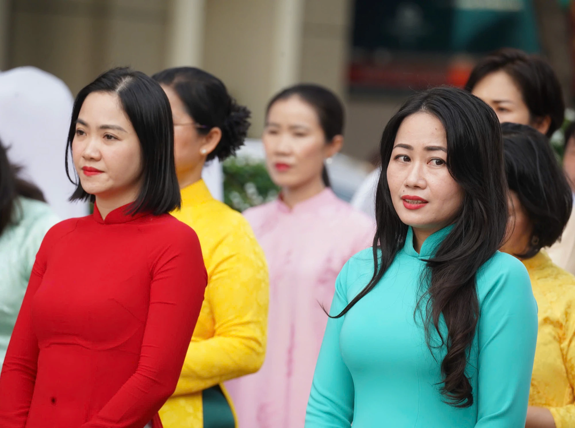 dong-dien-dan-vu-ao-dai (3).jpg