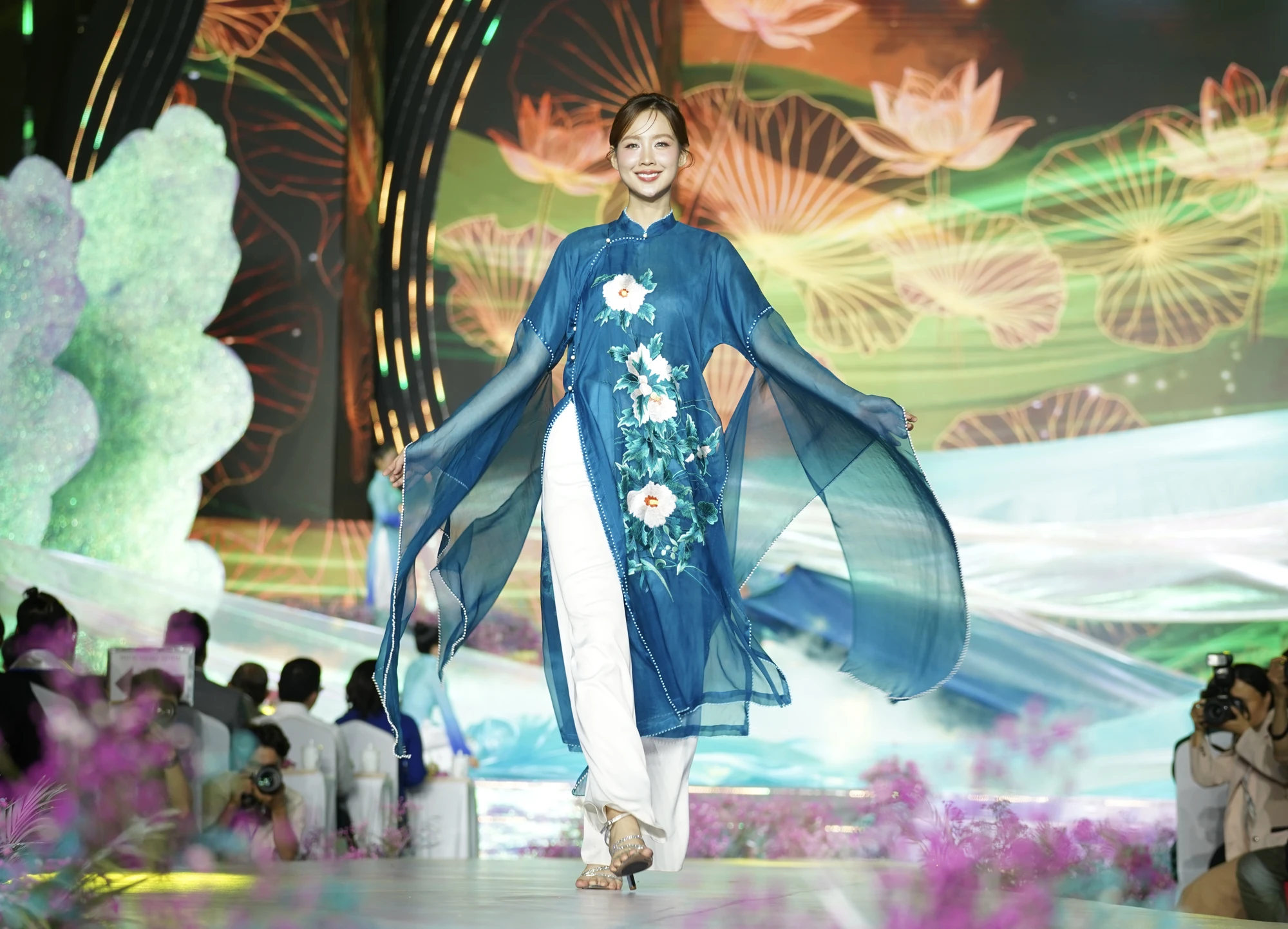 Le-hoi-ao-dai.JPG
