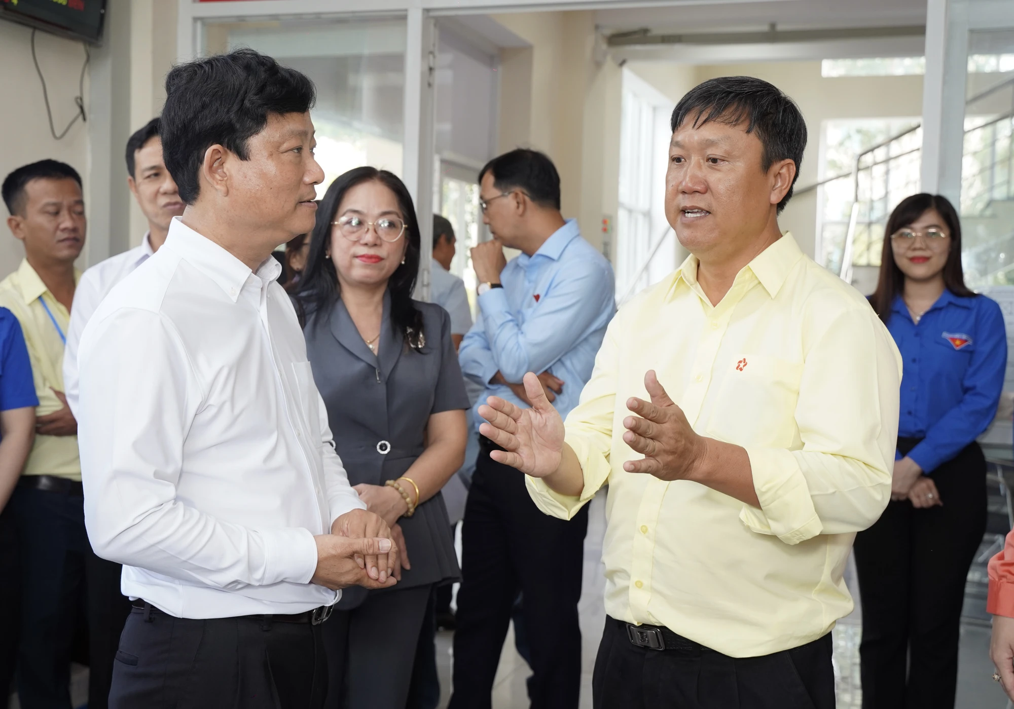 Chùm ảnh: Chủ tịch HĐND TP.HCM Võ Văn Minh khảo sát công tác phục vụ người dân tại xã, phường