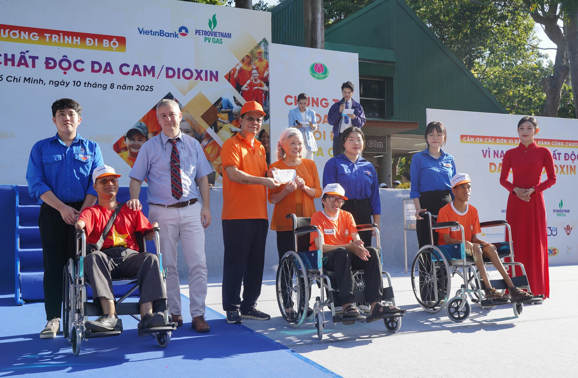 chất độc da cam.jpg