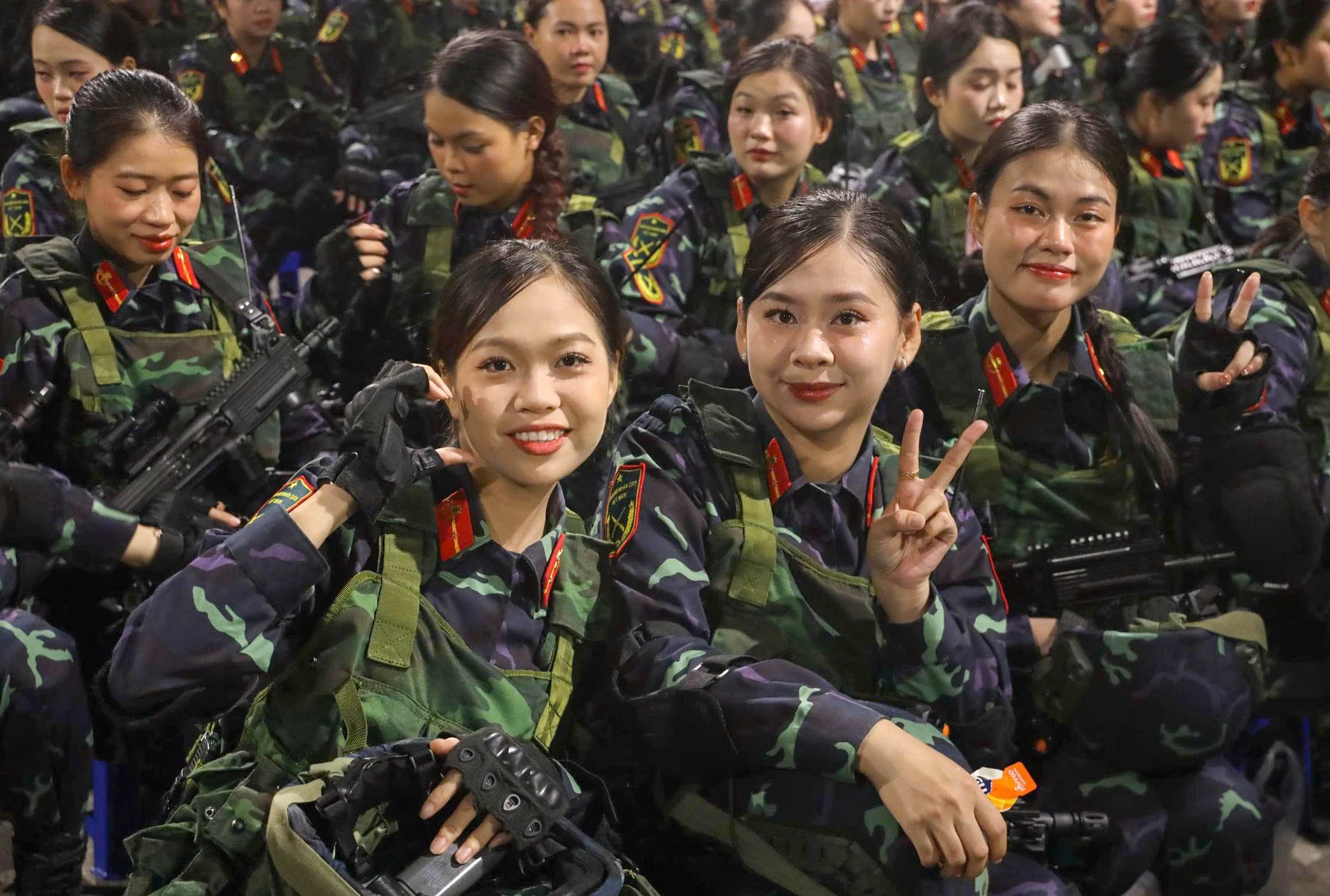 'bóng hồng thép' (1).jpg