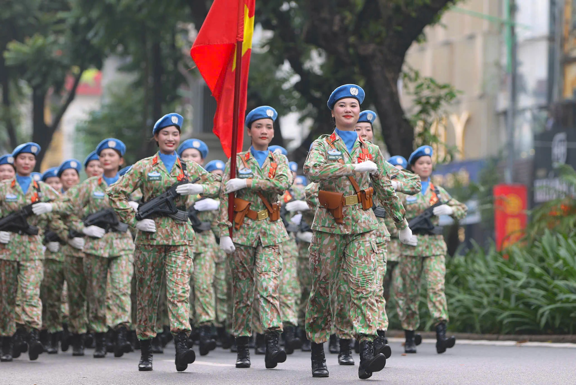 'bóng hồng thép' (3).jpg