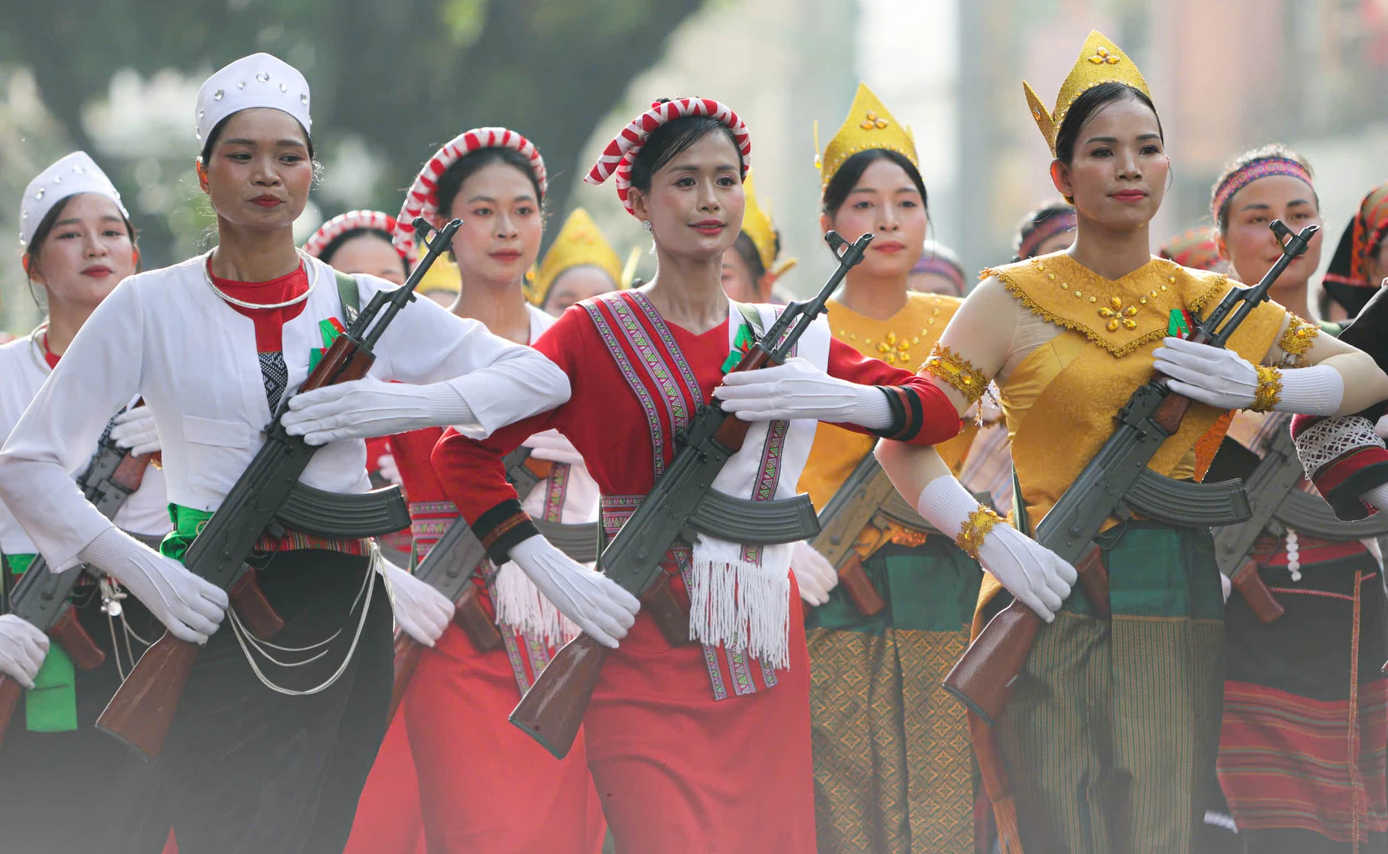 'bóng hồng thép' (5).jpg