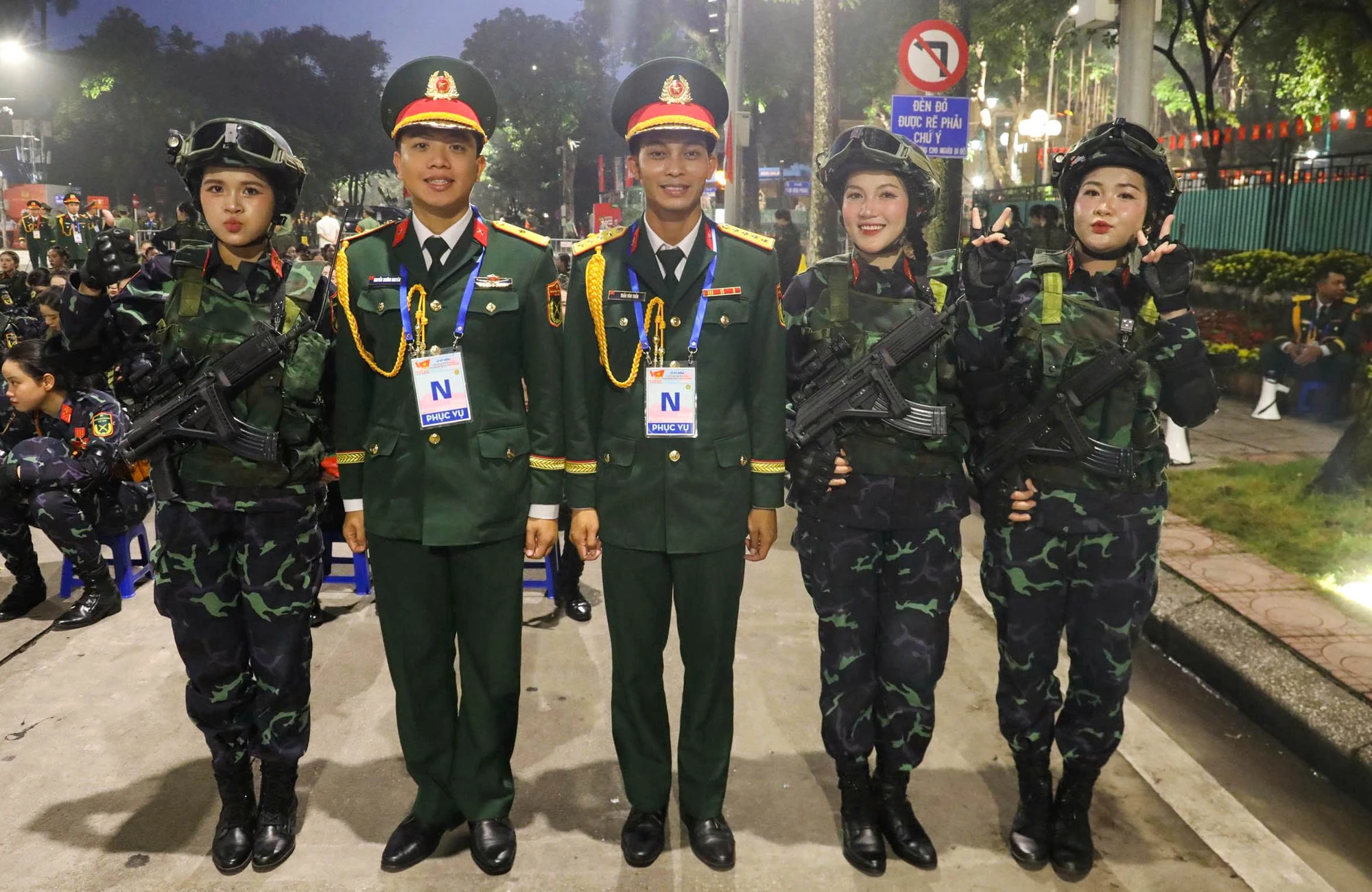 'bóng hồng thép' (7).jpg