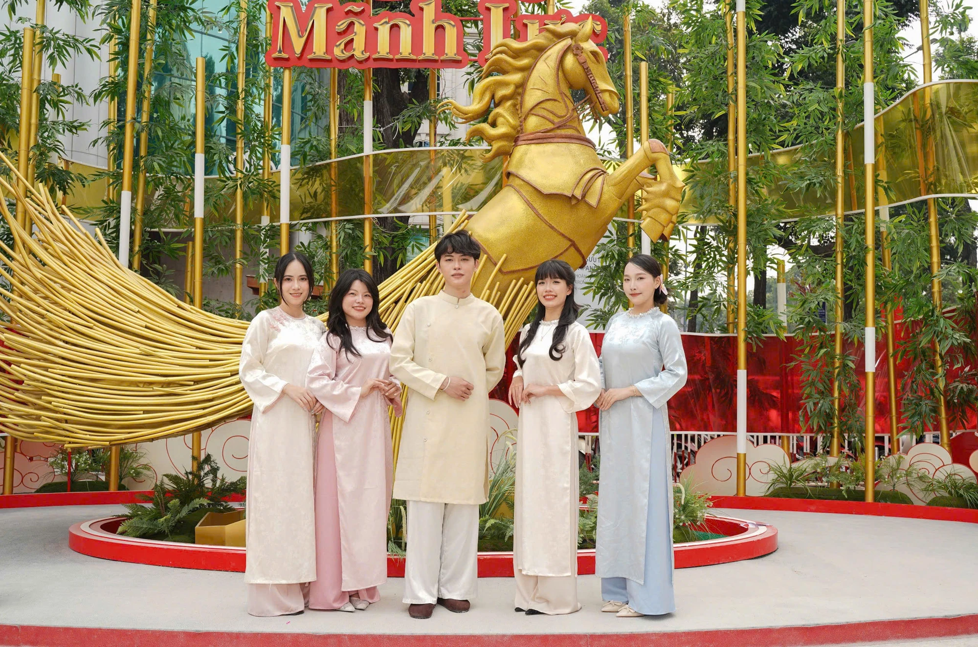 Linh vật ngựa (1).jpg