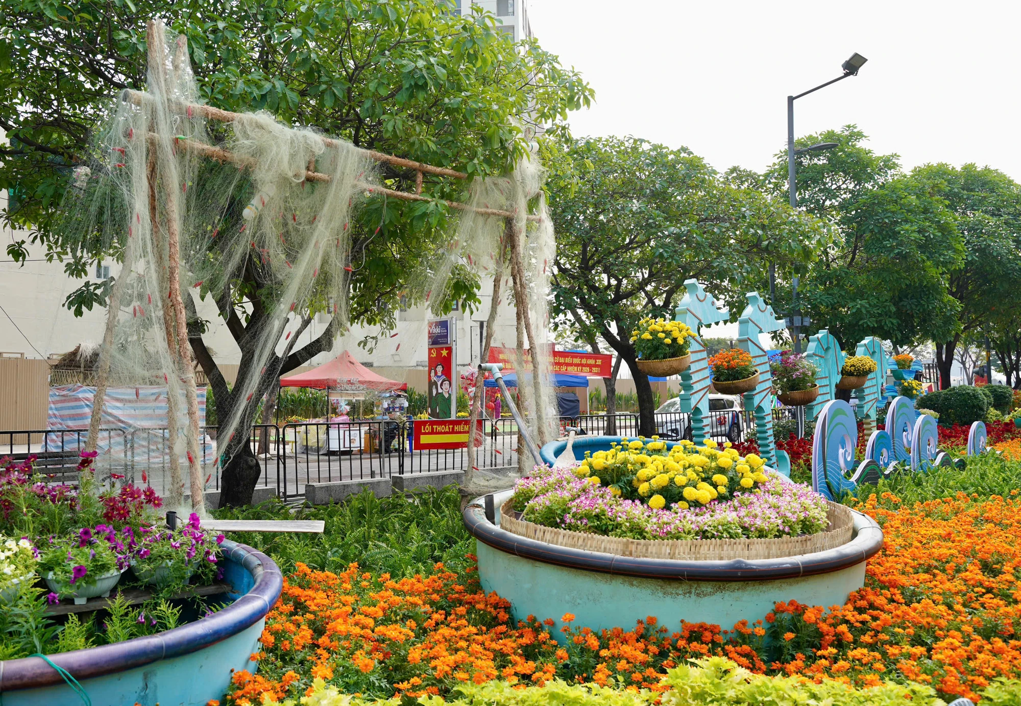 Đường hoa Nguyễn Huệ (31).jpg