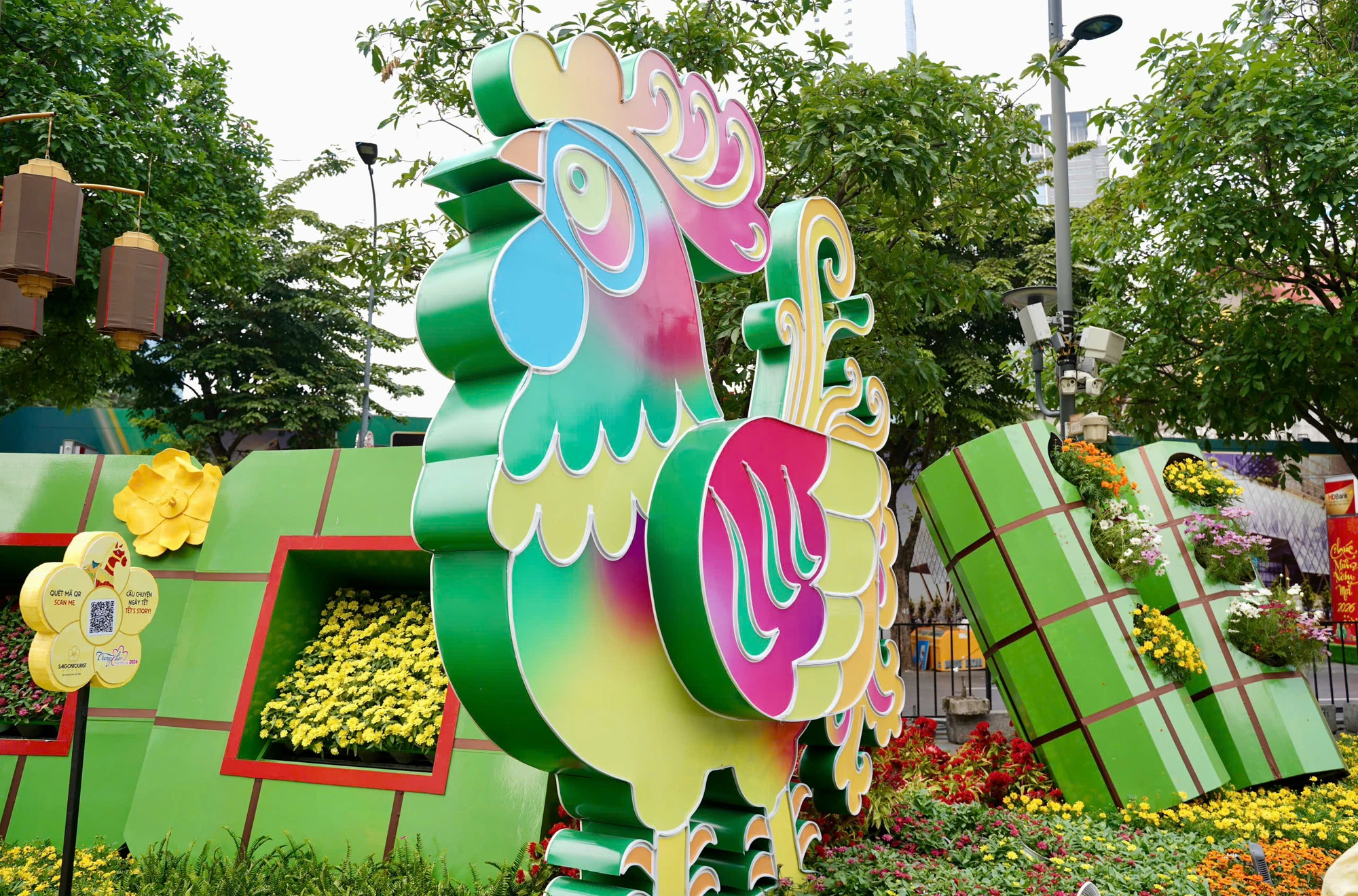 Đường hoa Nguyễn Huệ (4).jpg