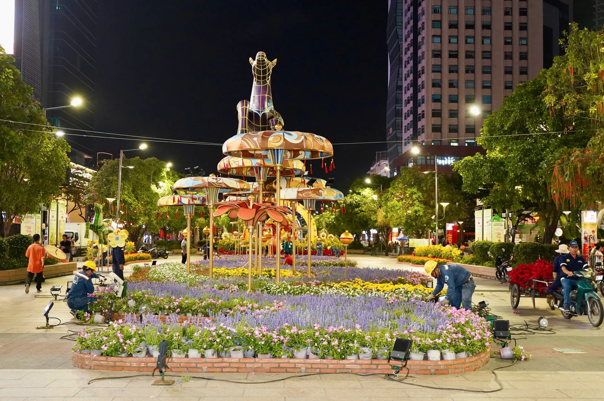 đường hoa Nguyễn Huệ (3).jpg