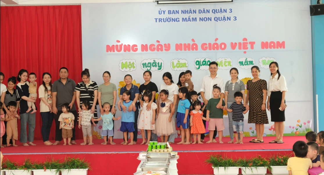 phu-huynh-hao-hung-trai-nghiem-mot-ngay-lam-giao-vien-mam-non-1.jpg