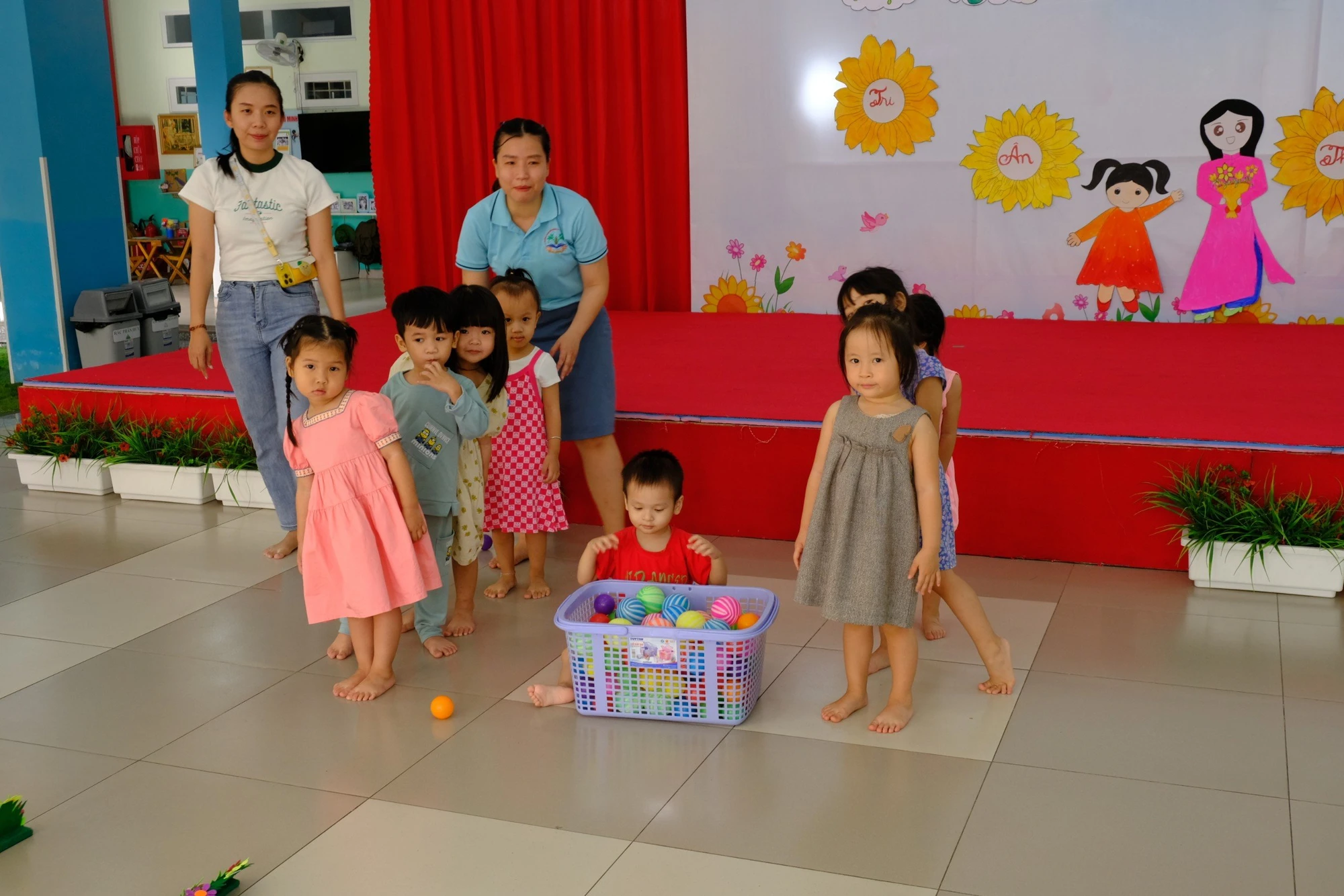 phu-huynh-hao-hung-trai-nghiem-mot-ngay-lam-giao-vien-mam-non-8.jpg