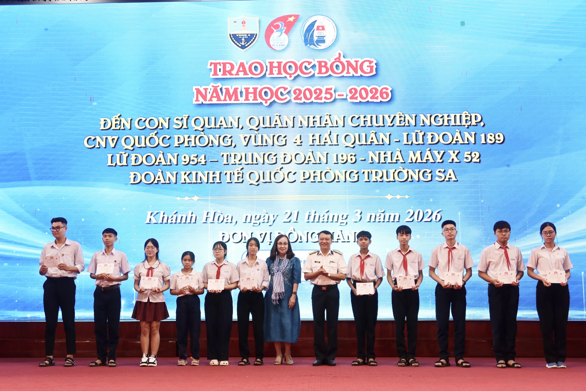 Quỹ học bổng Vừ A Dính: Trao 285 suất học bổng cho con em cán bộ, chiến sĩ Hải quân