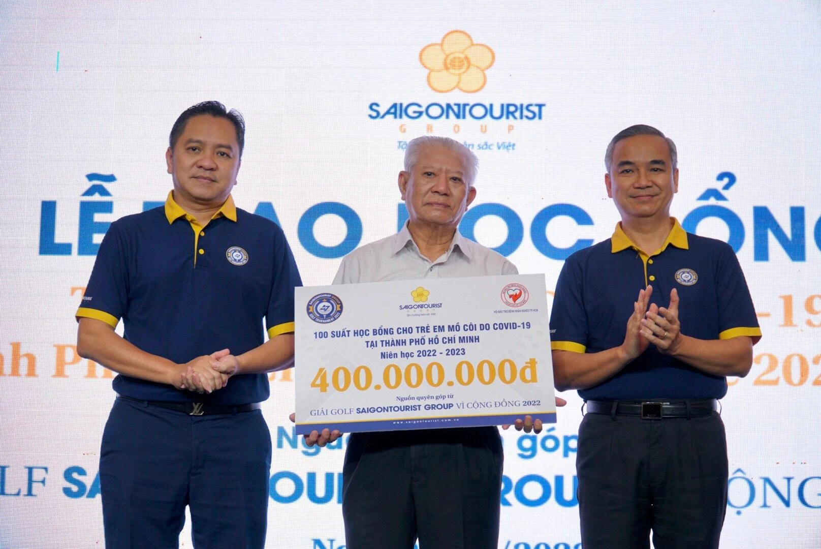 Lãnh đạo Saigontourist Group trao tặng 400 triệu đồng cho Hội Bảo trợ Bệnh nhân nghèo TP.HCM.