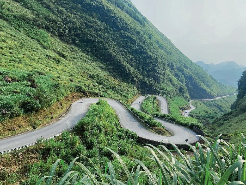 Cung đường Tây Bắc ngoằn ngoèo, đầy thử thách. Cung đường Tây Bắc ngoằn ngoèo, đầy thử thách.