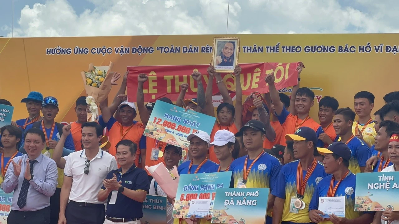 Đội bơi 10 nam hạng A (xã An Xá, Lộc Thuỷ, Lệ Thuỷ, Quảng Bình) đạt huy chương vàng. Đội bơi 10 nam hạng A (xã An Xá, Lộc Thuỷ, Lệ Thuỷ, Quảng Bình) đạt huy chương vàng.