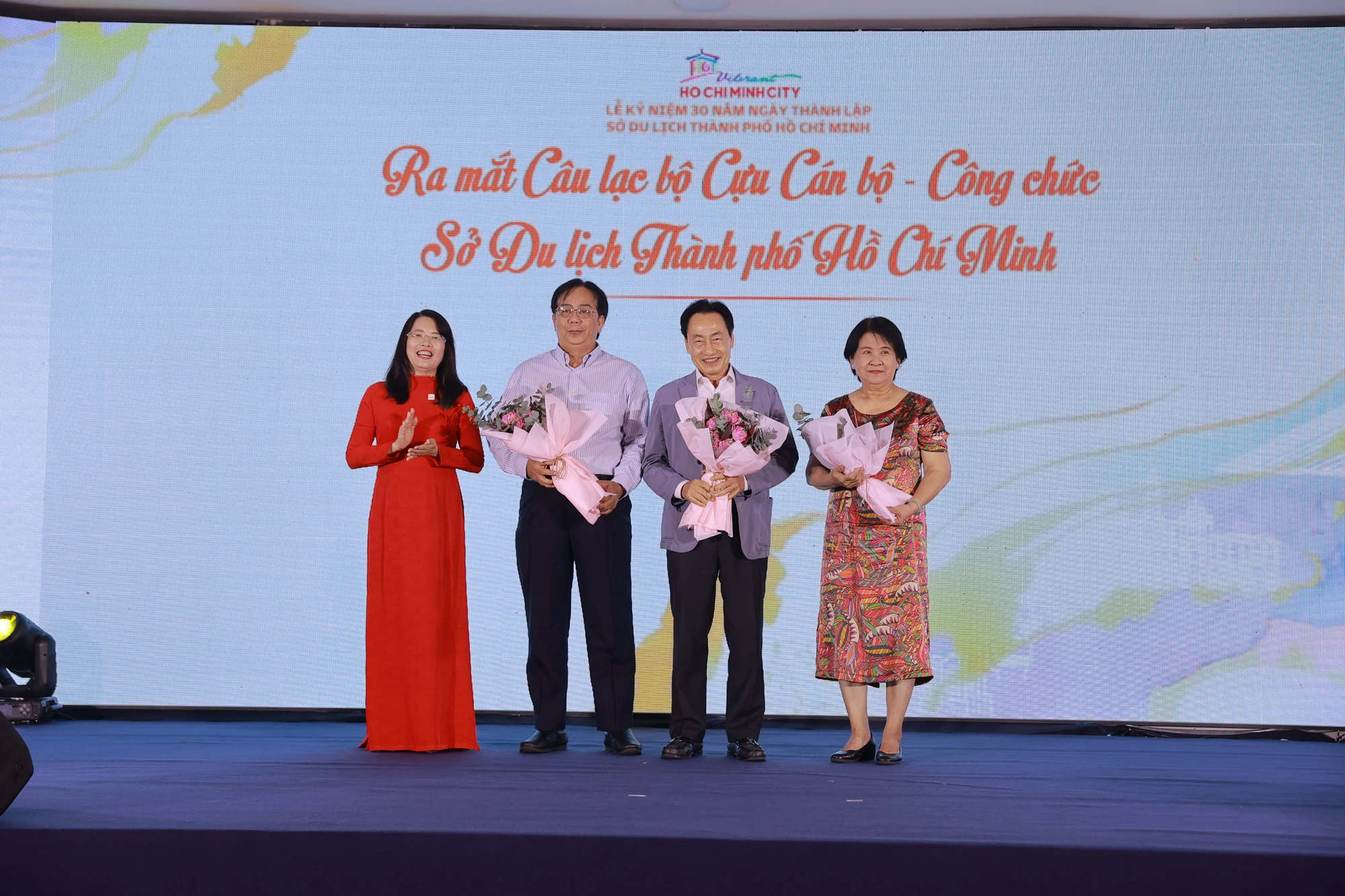 Câu lạc bộ Cựu Cán bộ Công chức Sở Du lịch TP.HCM được ra mắt. Câu lạc bộ Cựu Cán bộ Công chức Sở Du lịch TP.HCM được ra mắt.
