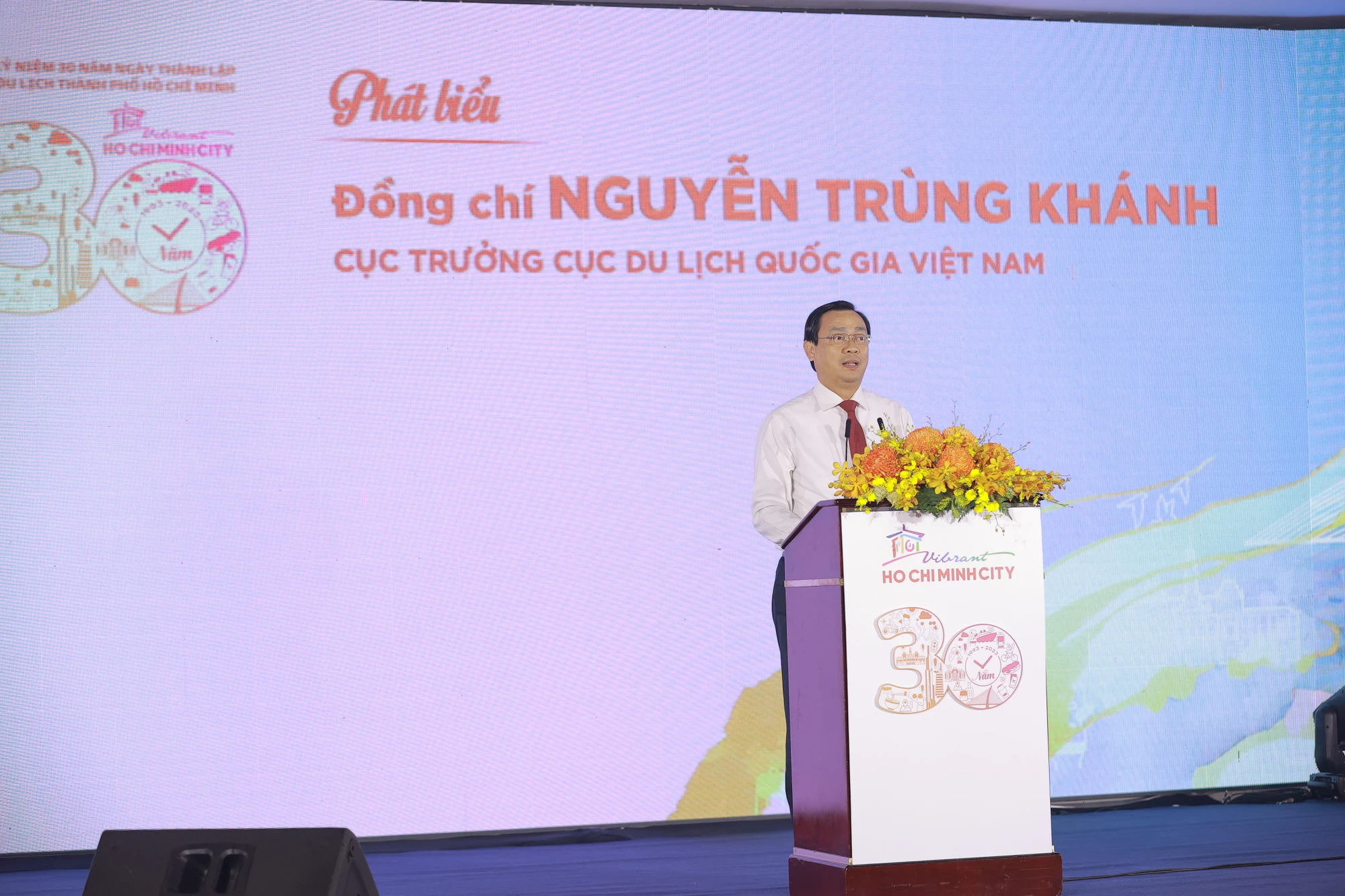 Cục trưởng Cục Du lịch Quốc gia Việt Nam phát biểu tại lễ kỉ niệm. Cục trưởng Cục Du lịch Quốc gia Việt Nam phát biểu tại lễ kỉ niệm.