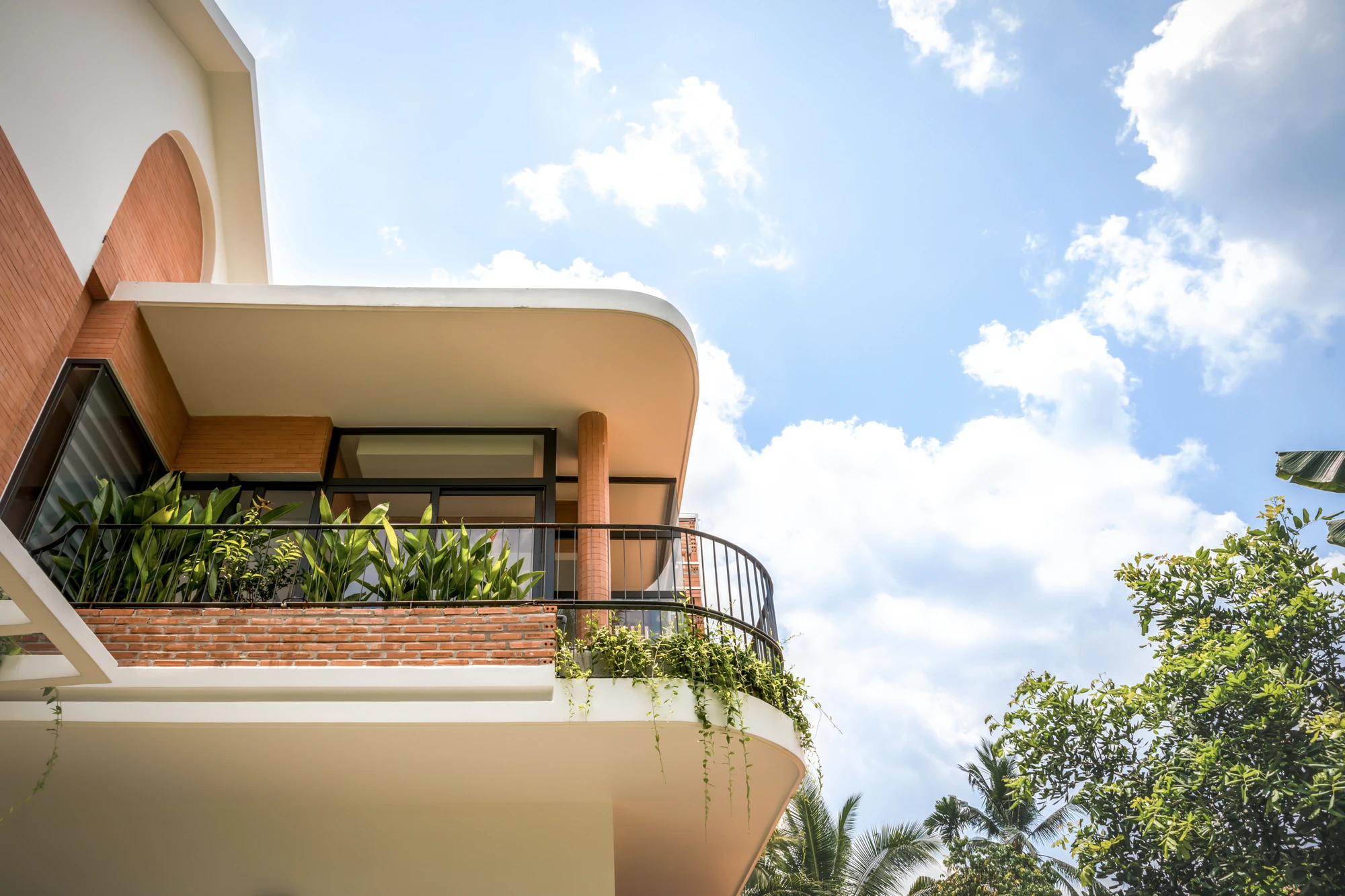 Ngôi nhà được kỳ vọng sẽ lưu giữ những dấu vết “nông thôn” duyên dáng trong bối cảnh đô thị mới.